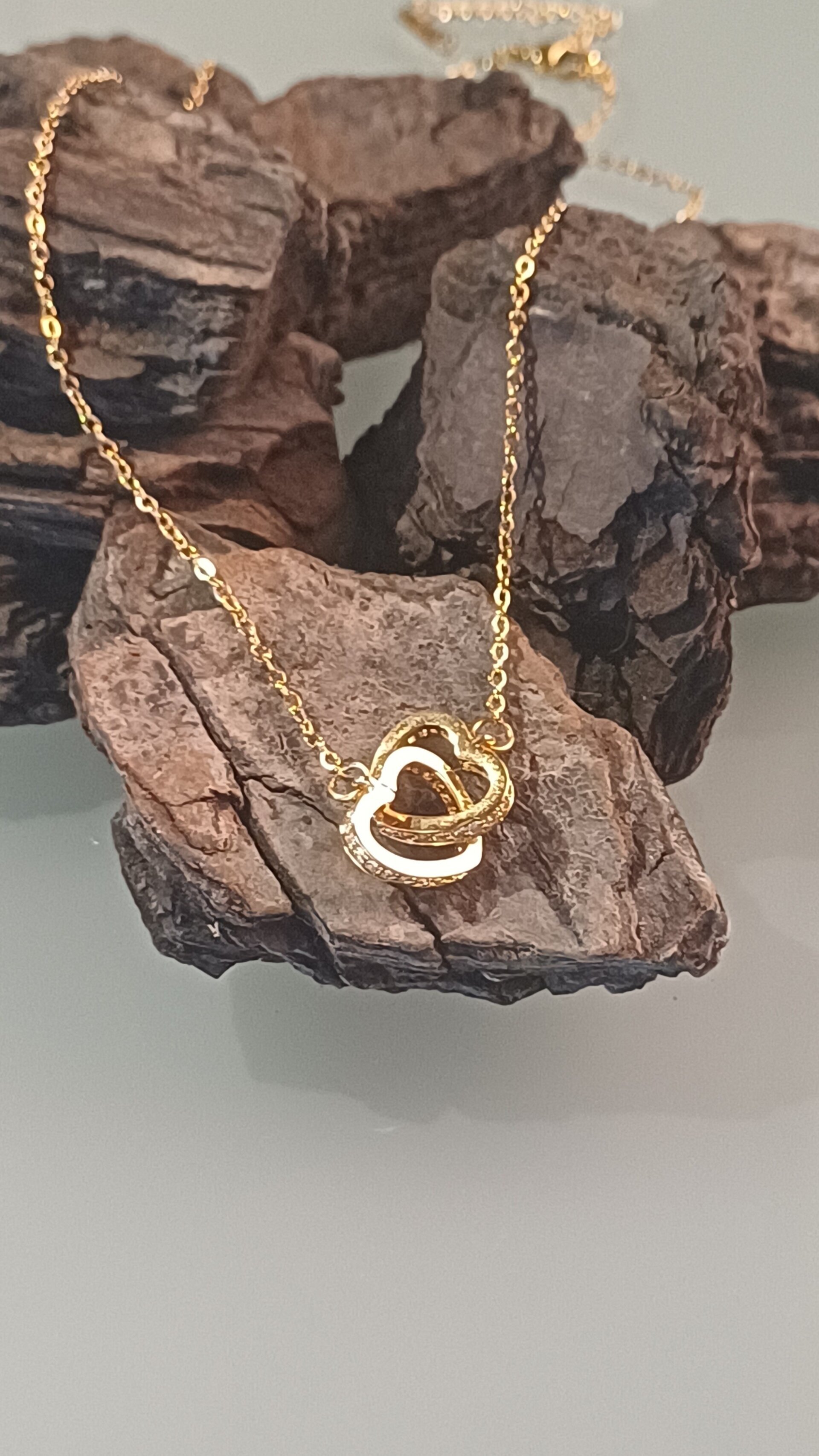 Collar Corazones Eternos – Acero Dorado con Brillantes - 4