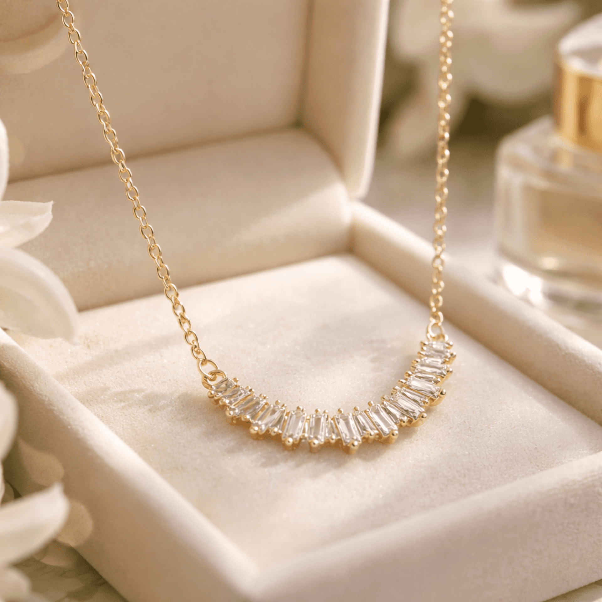 Collar Aura de Luz – Acero Quirúrgico Chapado en Oro 18K - 1