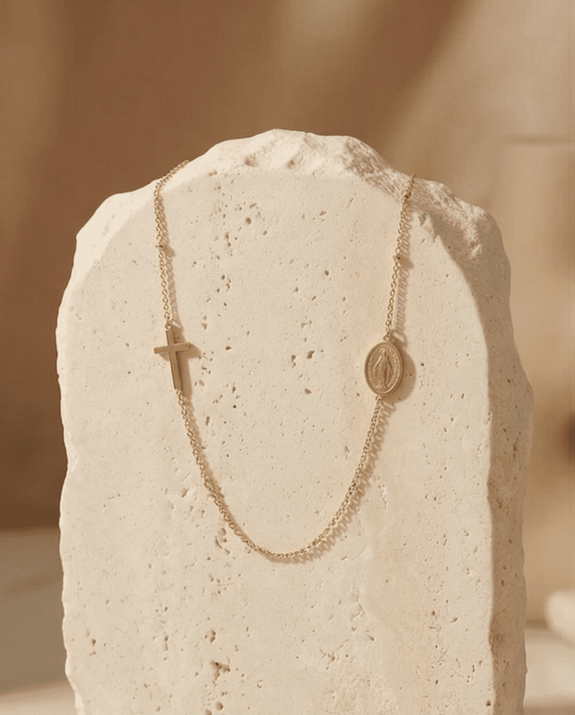 Collar Cruz y Medalla Milagrosa en Acero Quirúrgico Chapado en Oro 18K - Diseño - 1