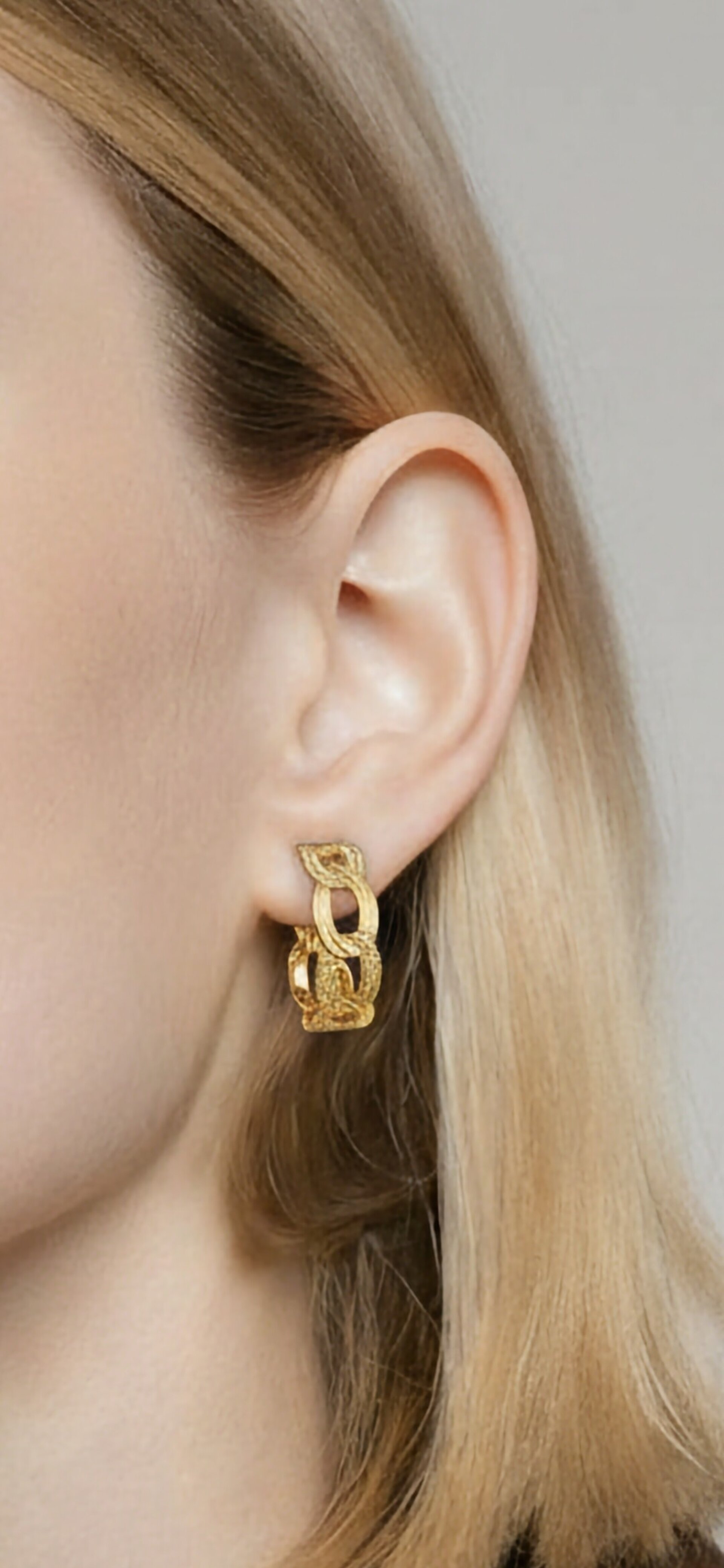 Pendientes Astraya Lien – Acero Quirúrgico Dorado - 2