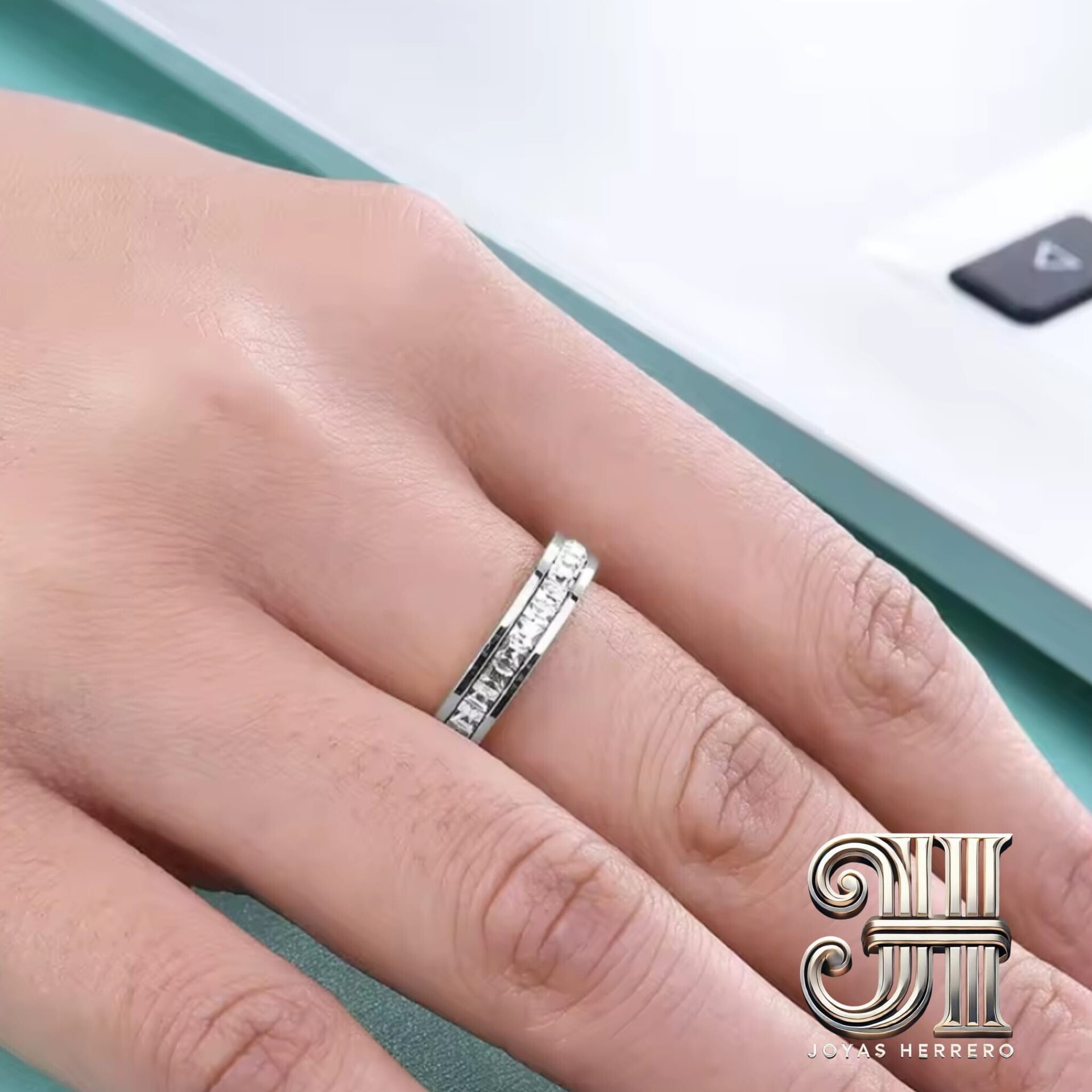 Alianza Eternidad con Cristales Baguette en Acero Quirúrgico Chapado en Oro Blan - 5