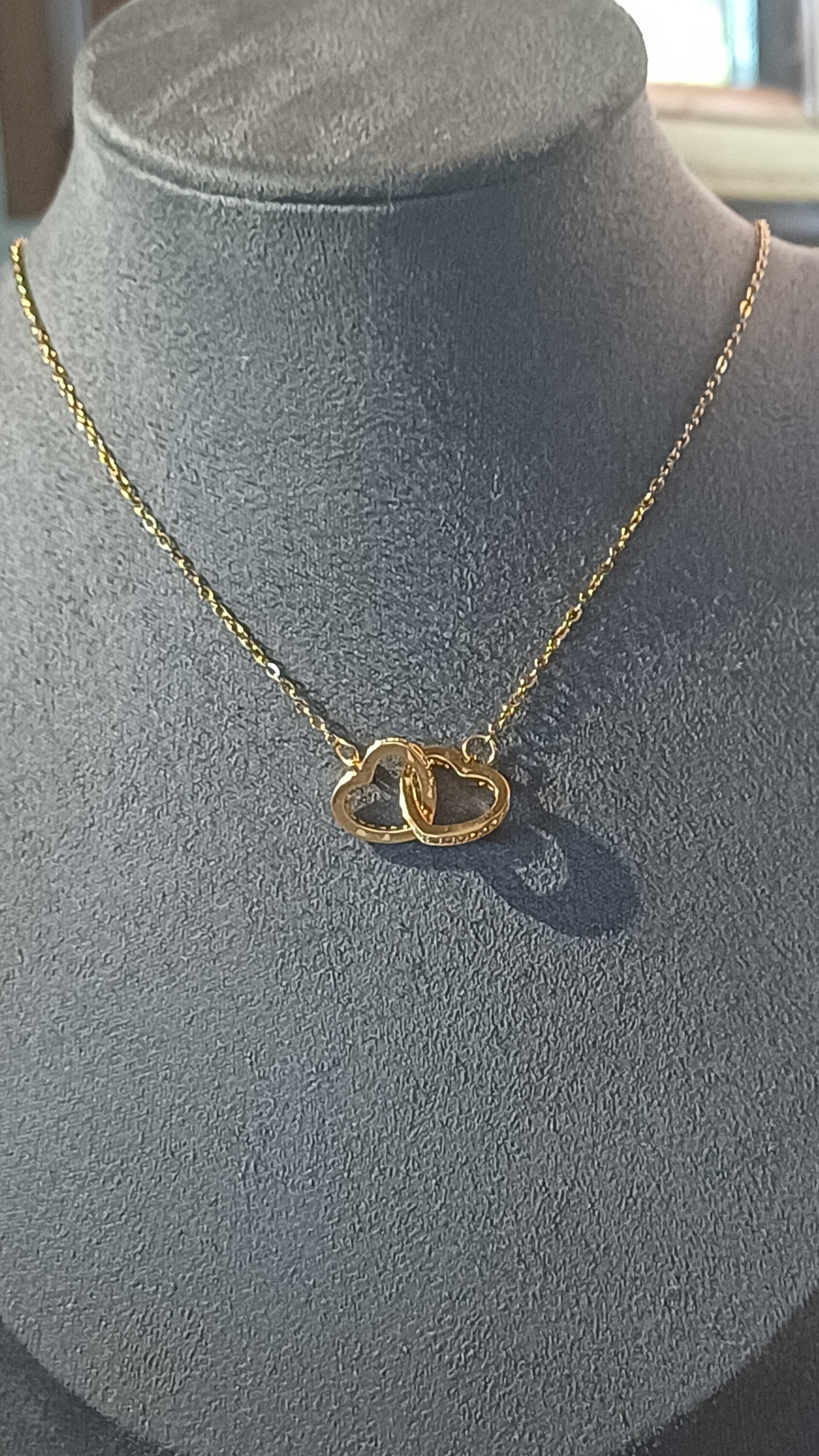 Collar Corazones Eternos – Acero Dorado con Brillantes - 2
