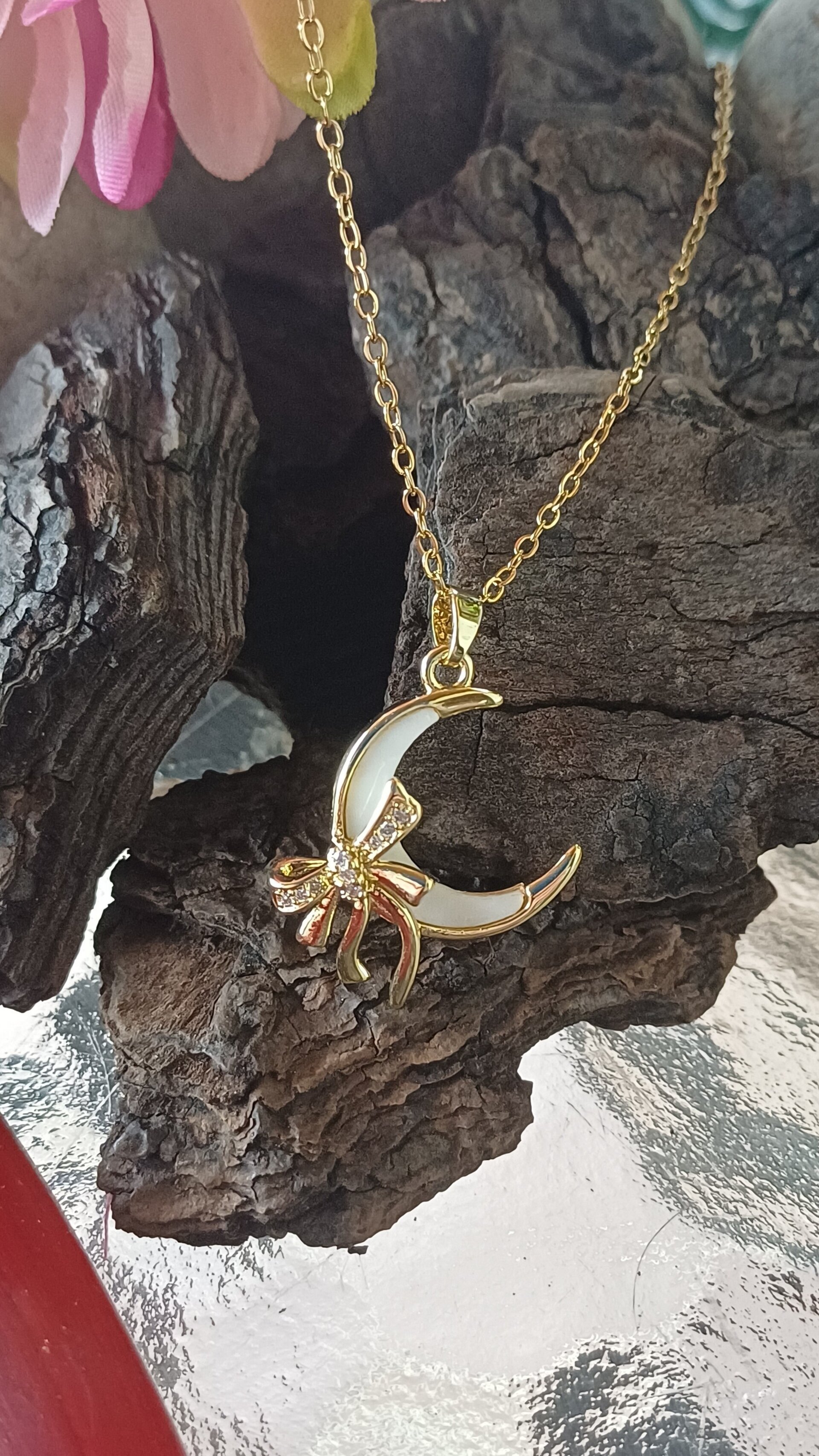 Gargantilla Hechizo de Luna - Elegancia Dorada en Acero Quirúrgico - 2