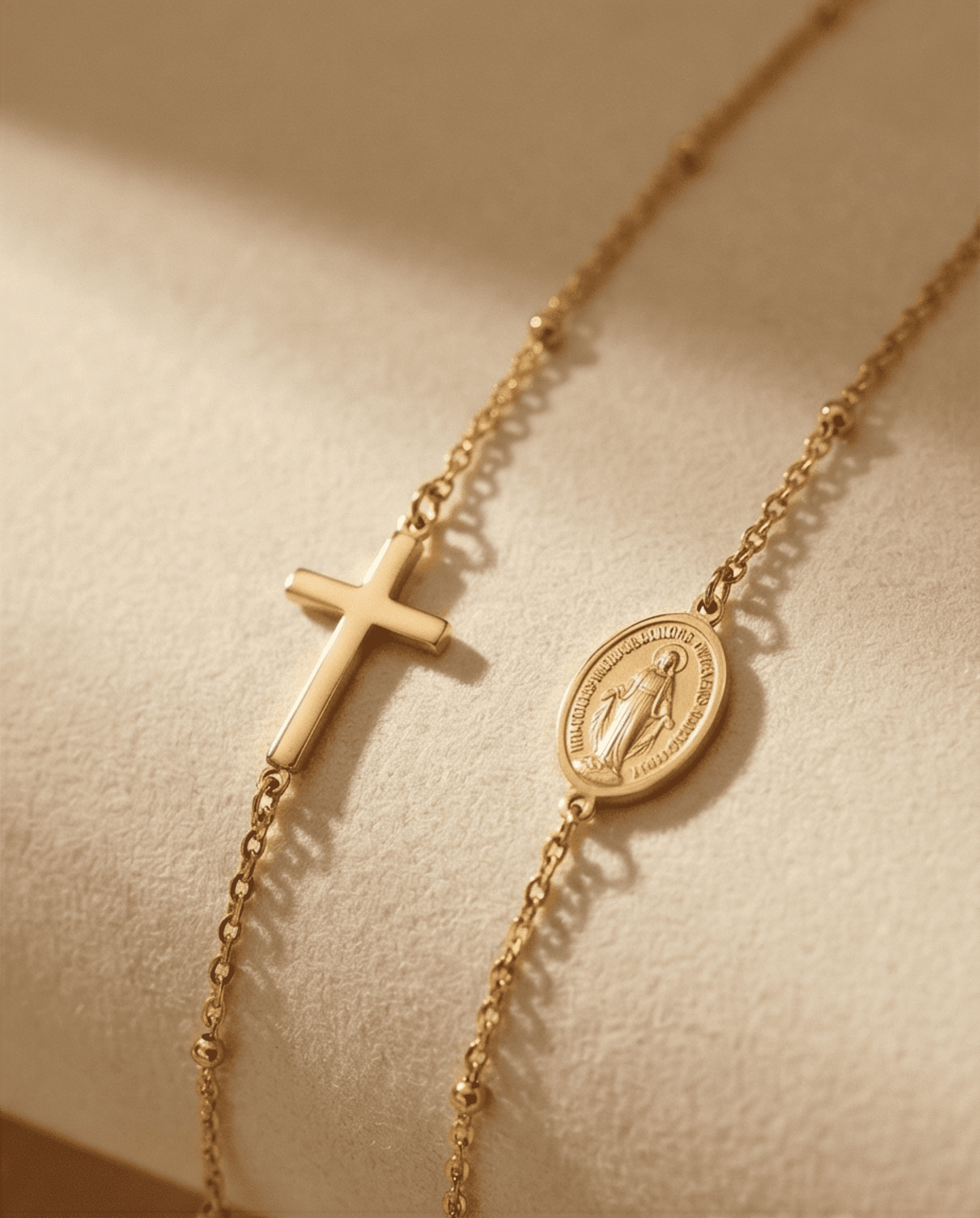 Collar Cruz y Medalla Milagrosa en Acero Quirúrgico Chapado en Oro 18K - Diseño - 2