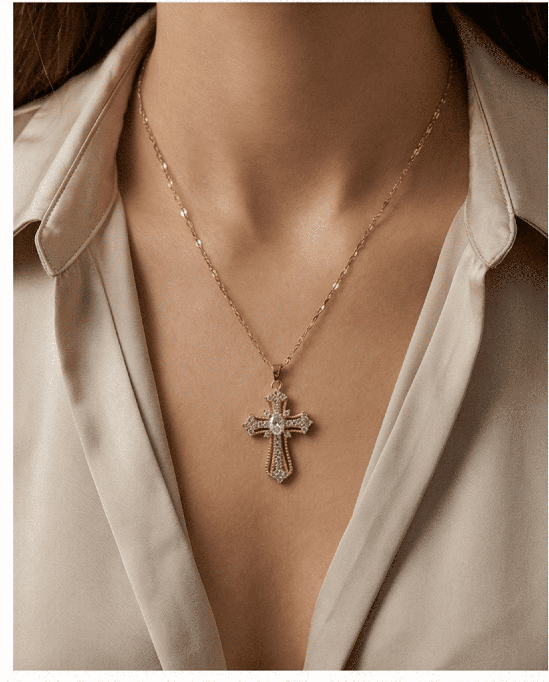 Crucifijo Imperial Luxe con Zirconitas – Oro 18k - 3