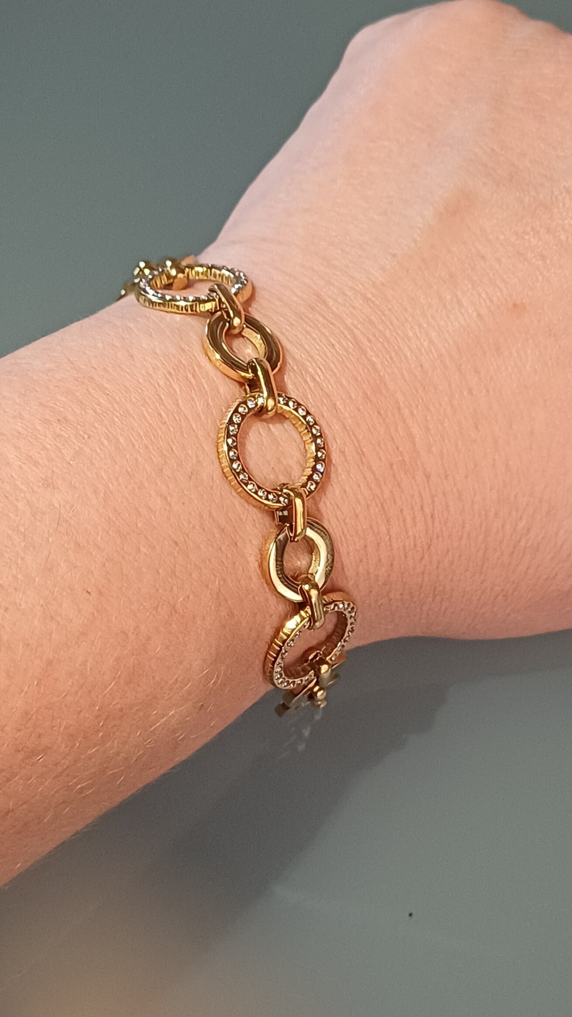 Pulsera Anaís de acero dorado con círculos brillantes - 4
