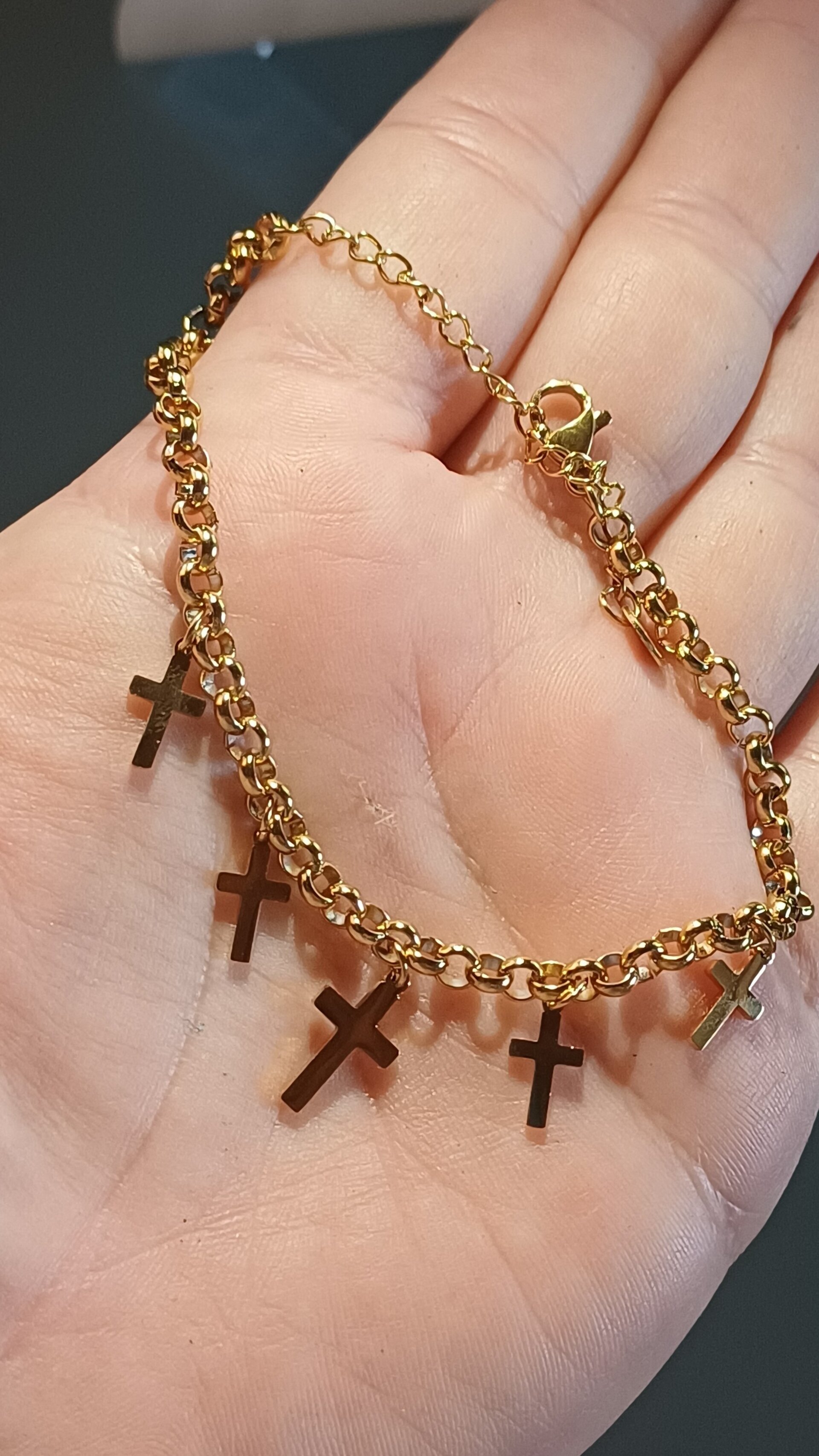 Pulsera Faith – Acero Quirúrgico Dorado con Cruces - 2