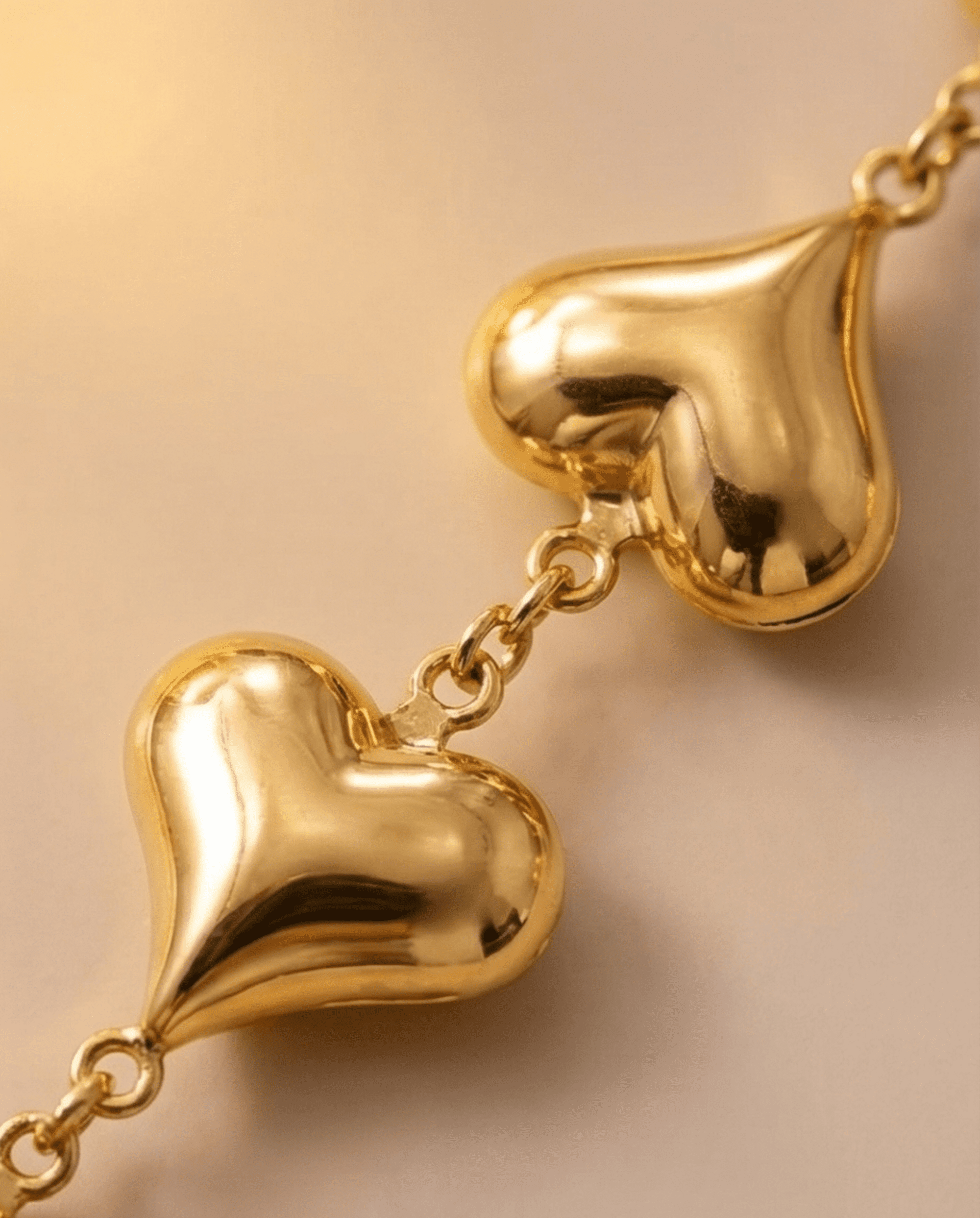 ✨ Pulsera “Golden Hearts” – Acero Quirúrgico Chapado en Oro 18K - 3