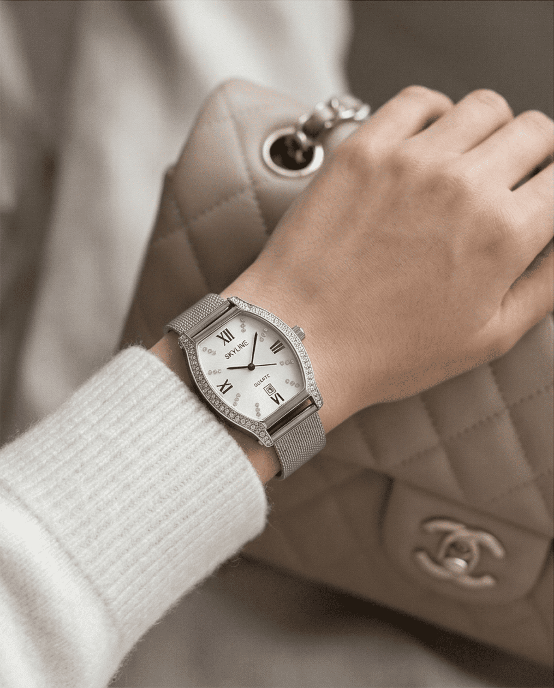 Reloj Elegante Mujer Plateado con Cristales – SKYLINE Tonneau - 3