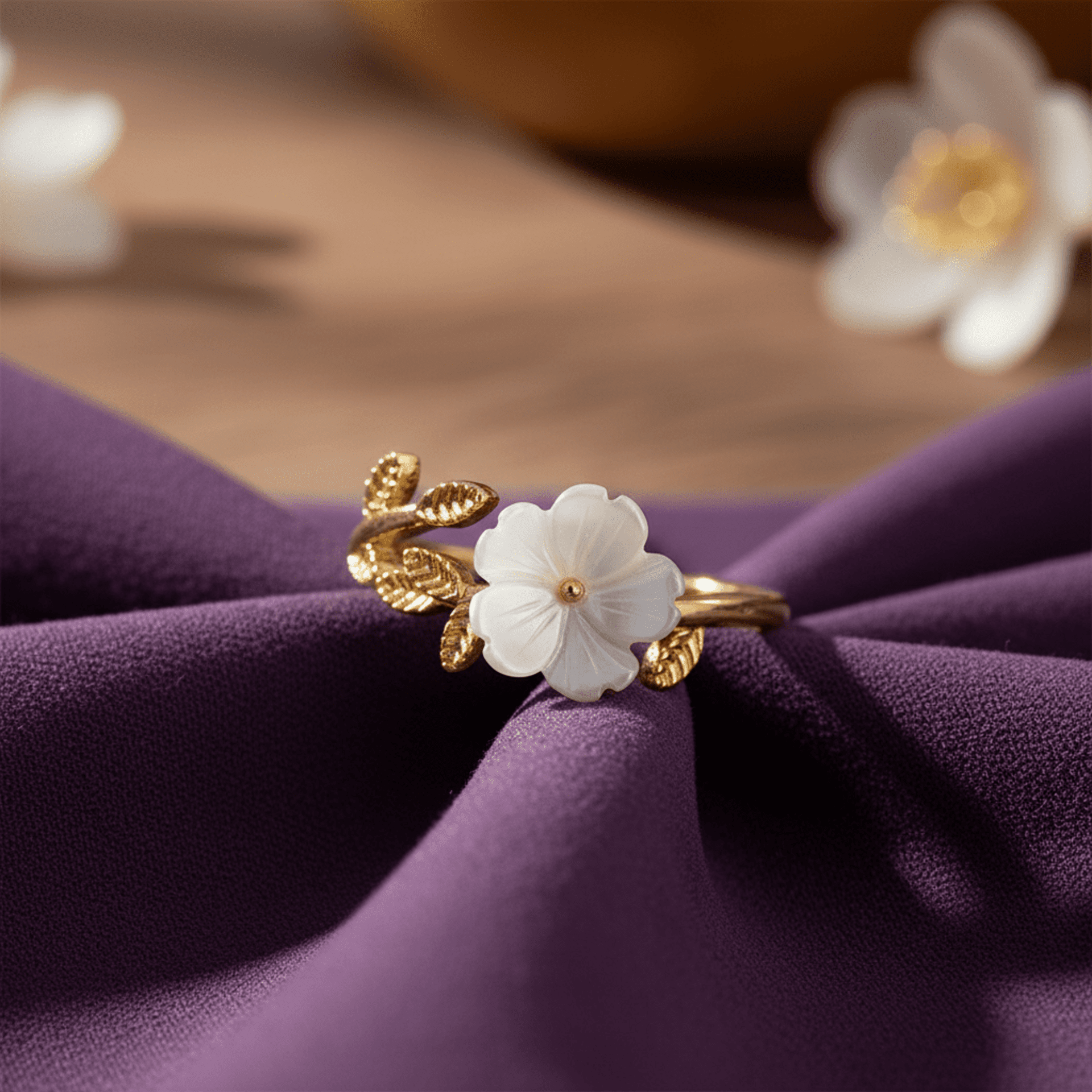 Anillo Flor de Nácar Selene – Acero Quirúrgico Chapado en oro 18klt - 4