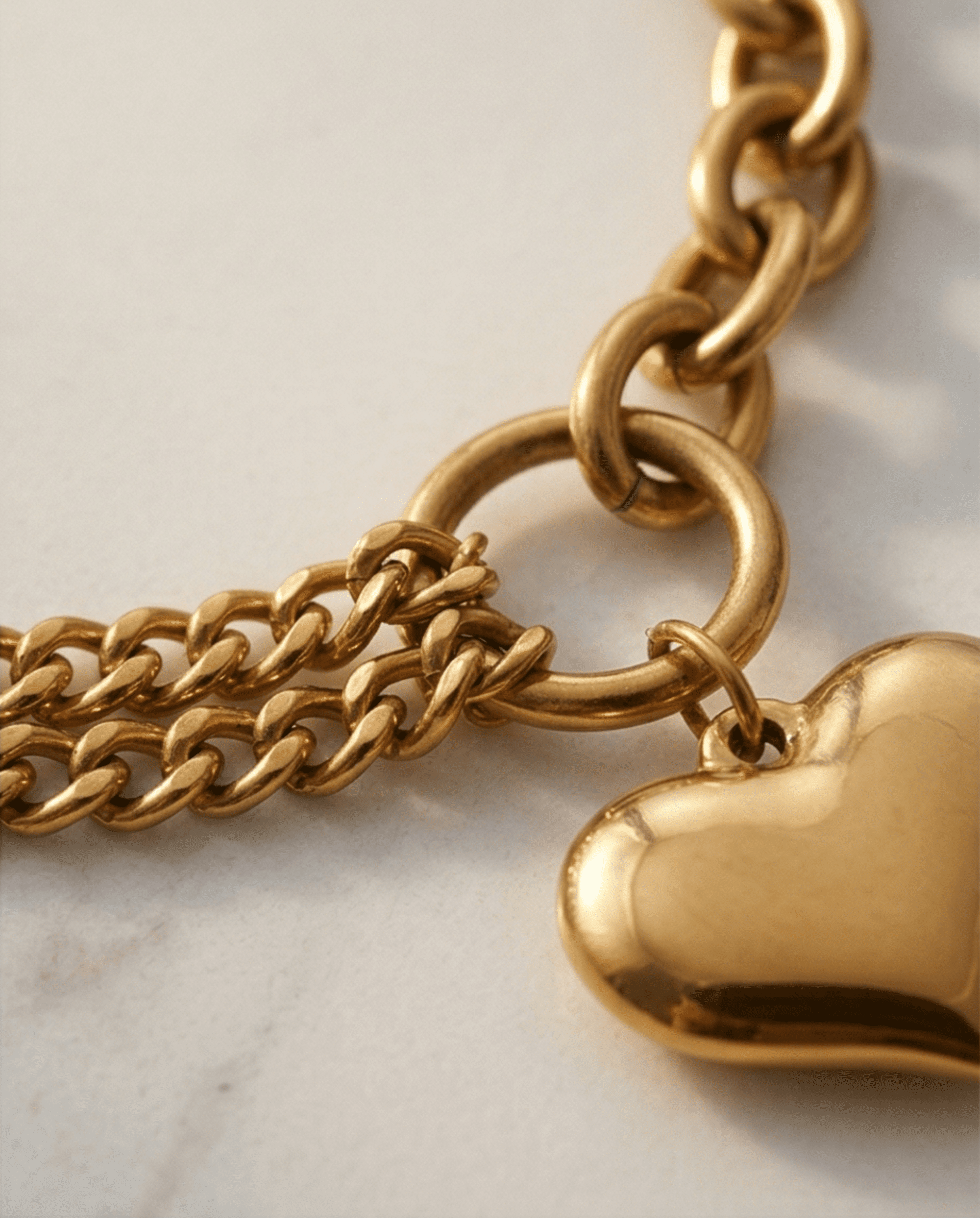 Pulsera Corazón Chunky Dorado – Acero Inoxidable con Acabado Oro 18K - 2