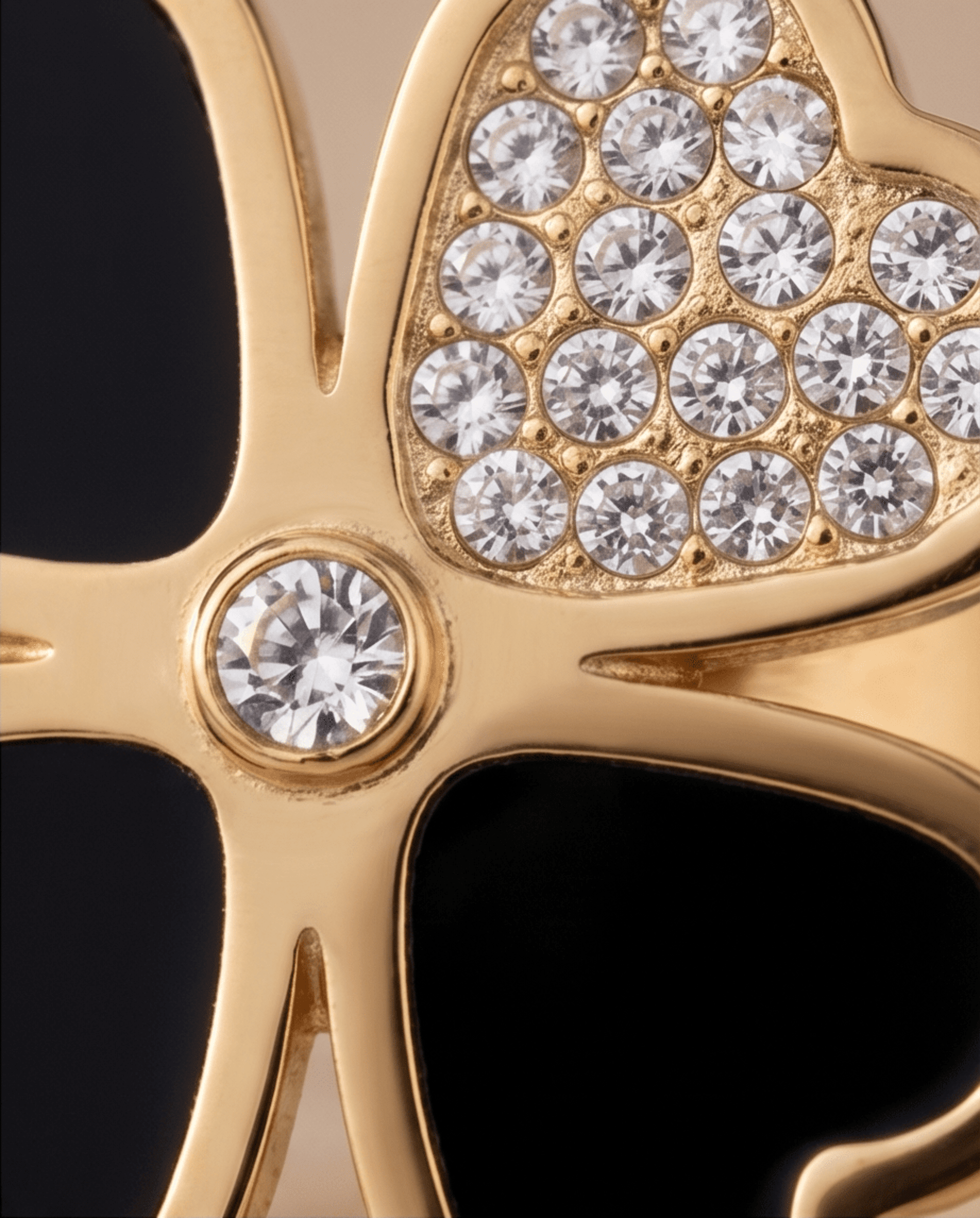 Anillo Lucky Clover – Elegancia y simbolismo en un diseño único - 2