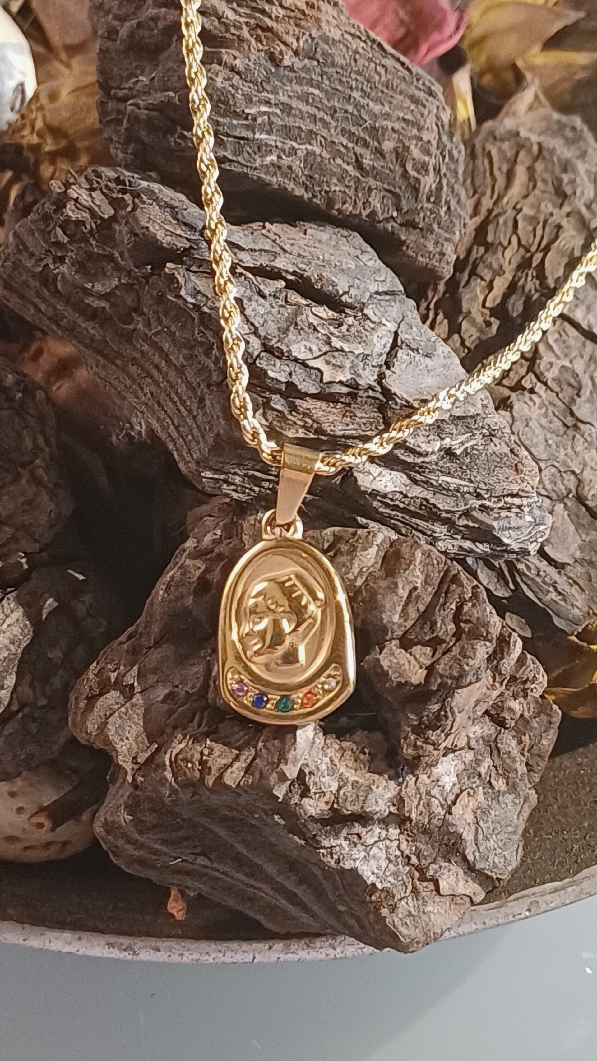Collar Medalla Roma Dorada – Acero Quirúrgico con Circonitas - 6