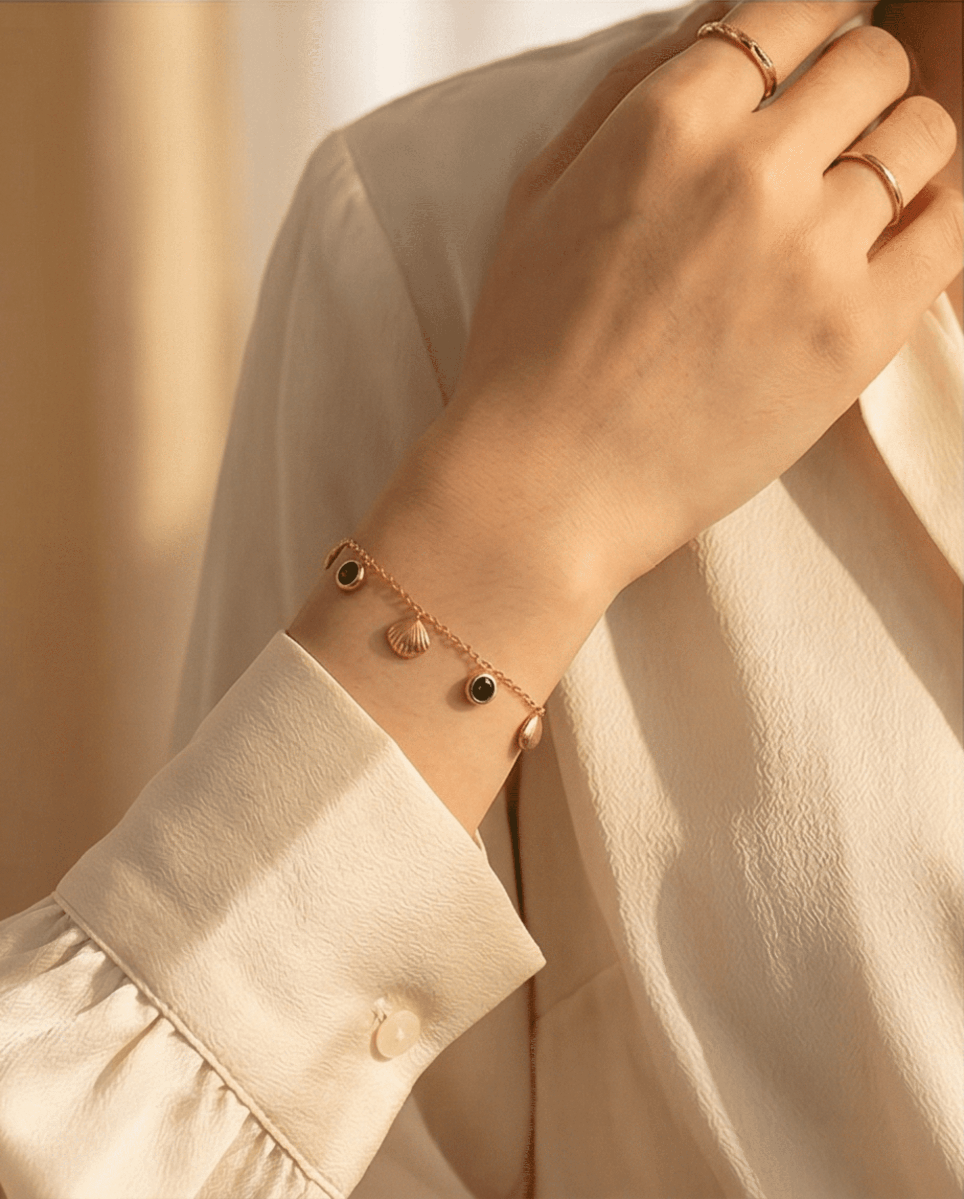 Golden Shell Colors – Pulsera Dorada en Acero Quirúrgico 316L - 2