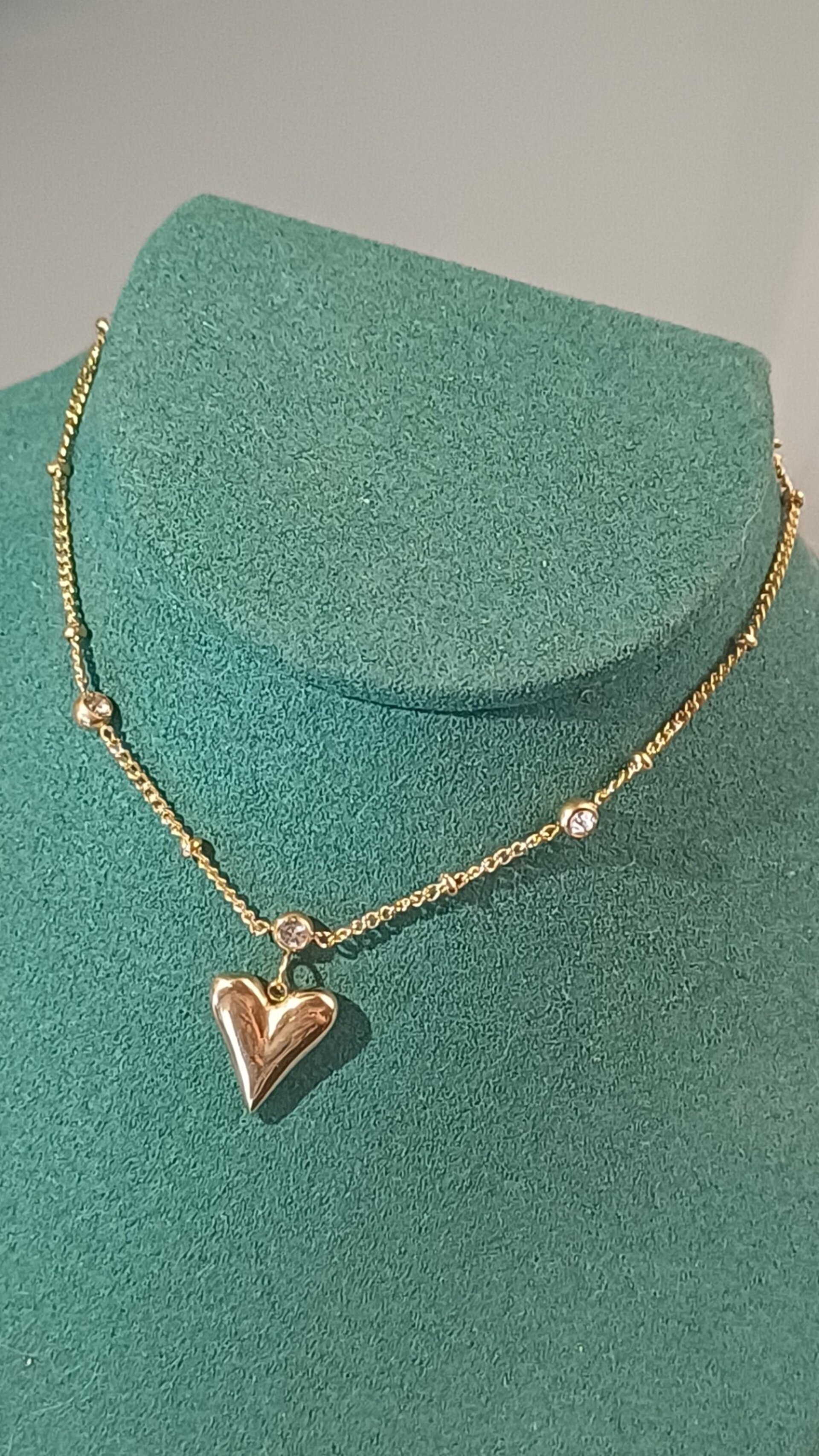 Pulsera tobilleras de acero dorado con corazón y circonitas – Joyería elegante - 3