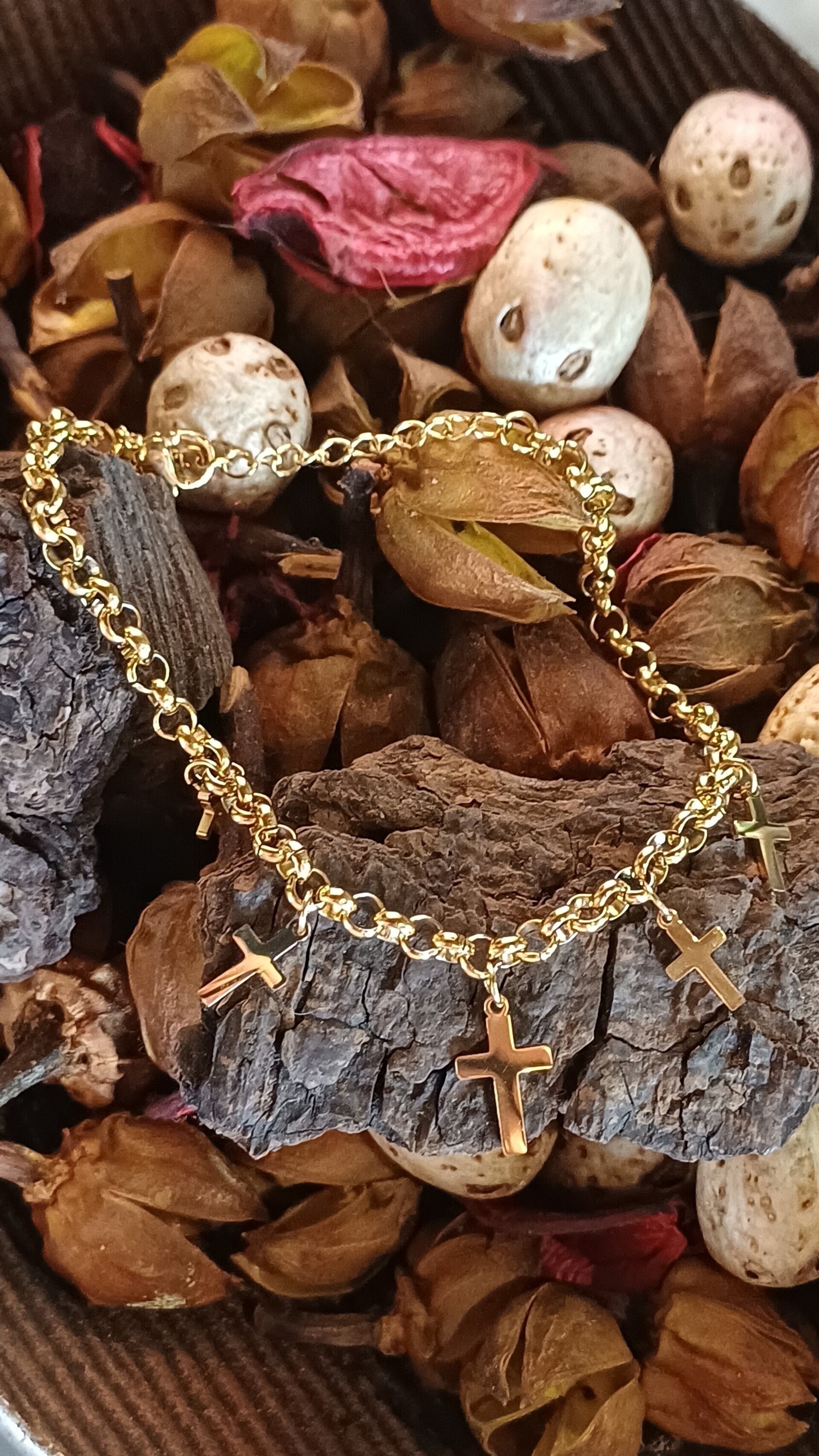 Pulsera Faith – Acero Quirúrgico Dorado con Cruces - 4