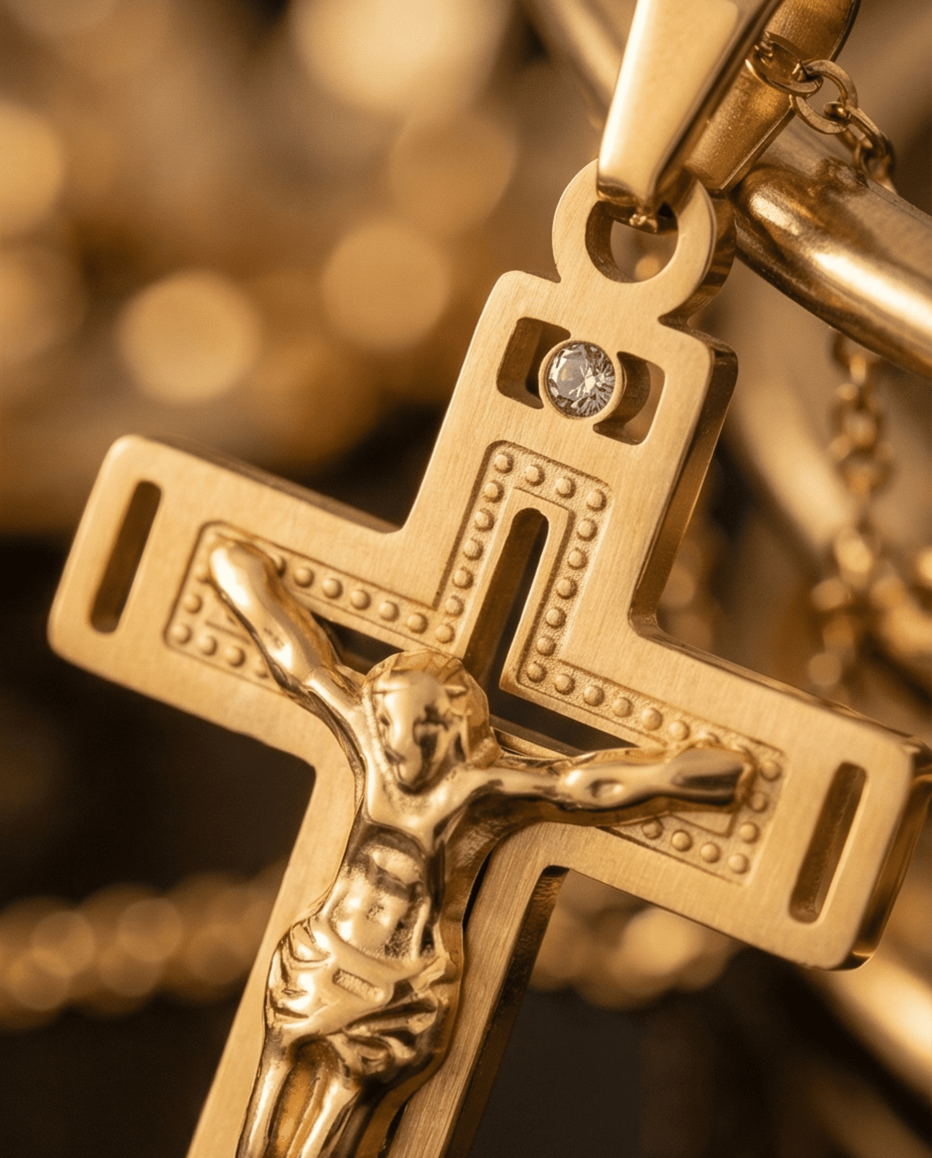 Crucifijo Moderno Luxe con Diamante – Oro 18klt - 2