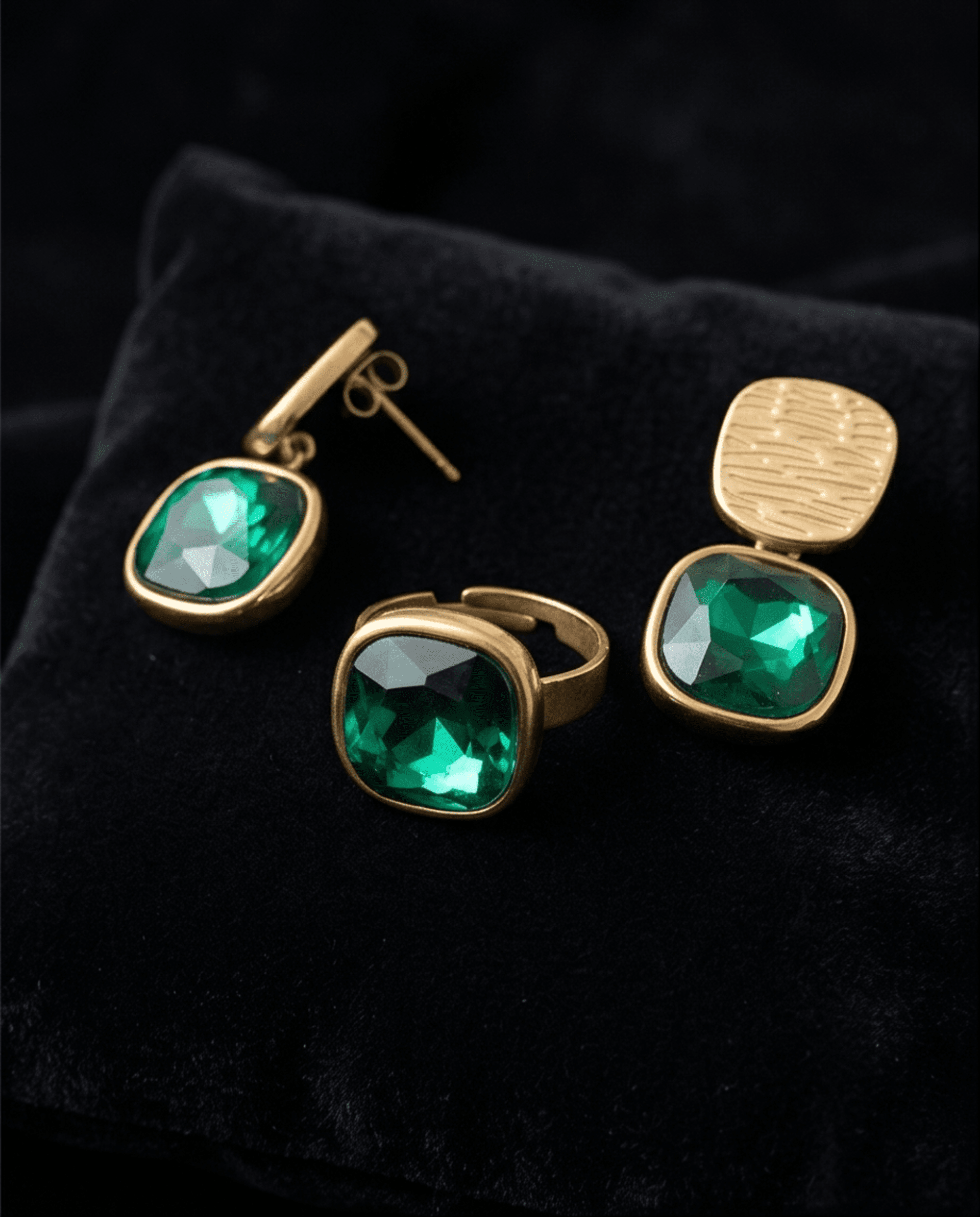 Juego de Anillo y Pendientes Esmeralda - Oro 18klt - Diseño Elegante y Moderno - 1