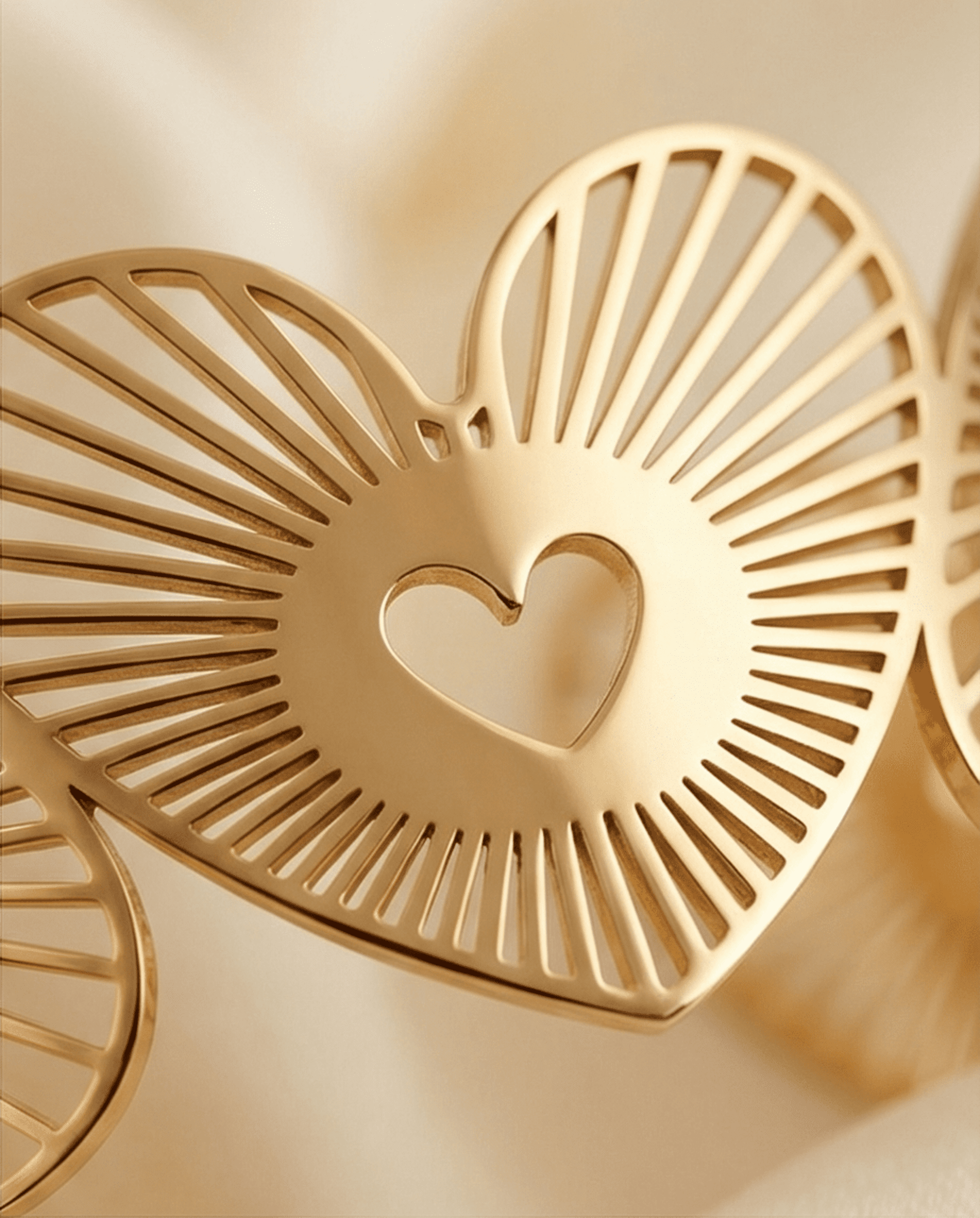 Brazalete Alas de Amor – Acero Quirúrgico Dorado - 3