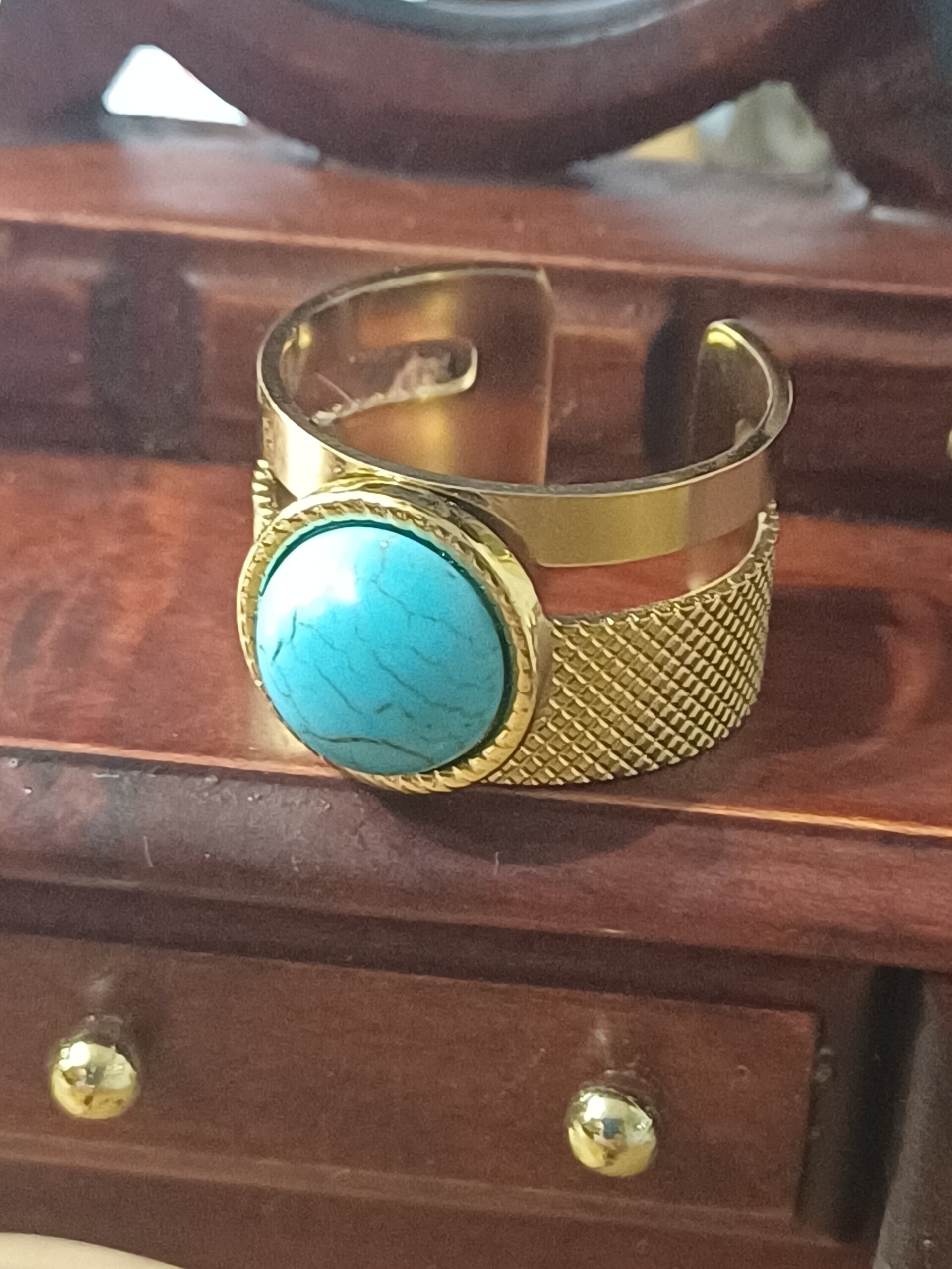 Anillo Zafira – Acero Dorado con Turmalina Azul (Ajustable) - 3