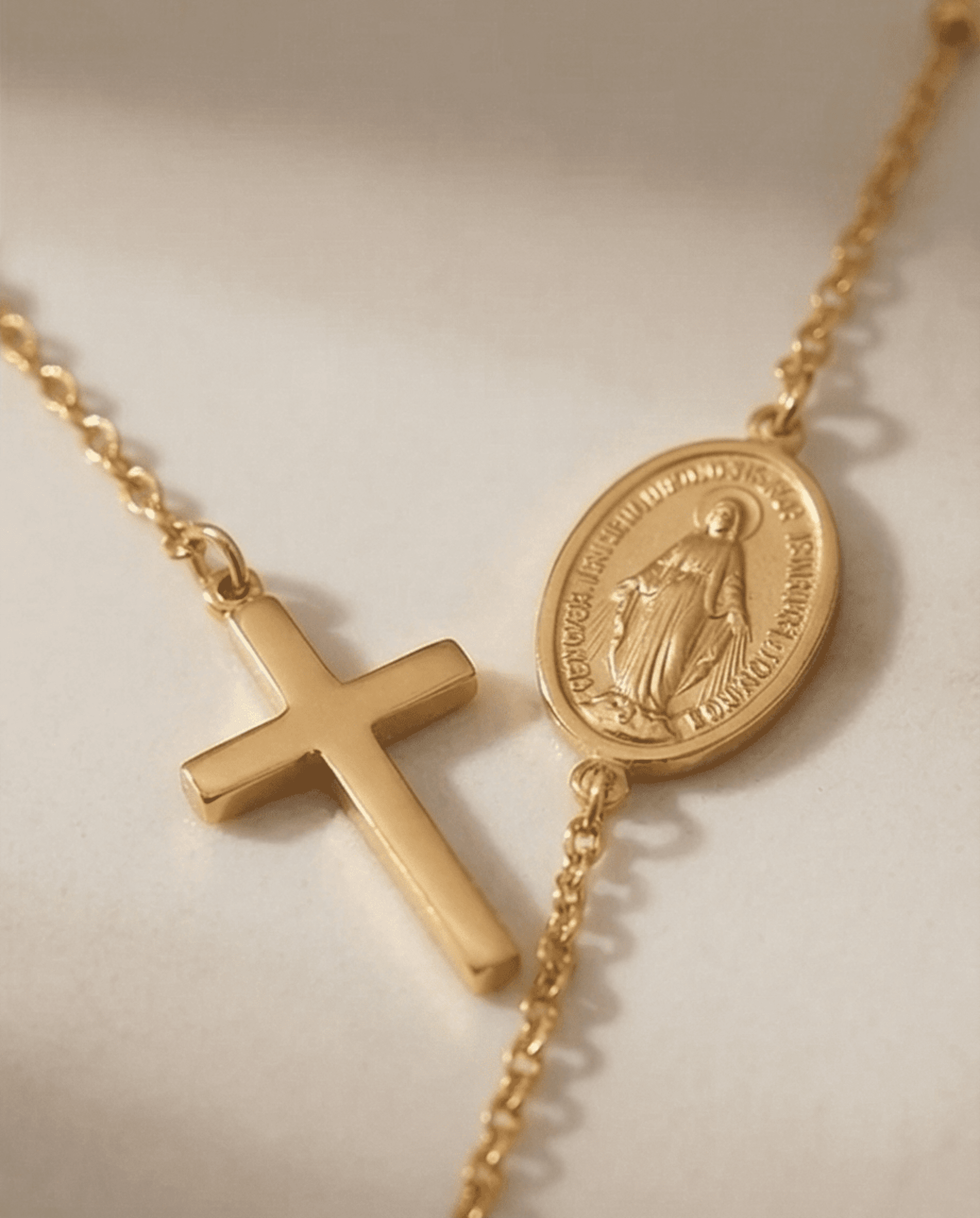 Collar Cruz y Medalla Milagrosa en Acero Quirúrgico Chapado en Oro 18K - Diseño - 3