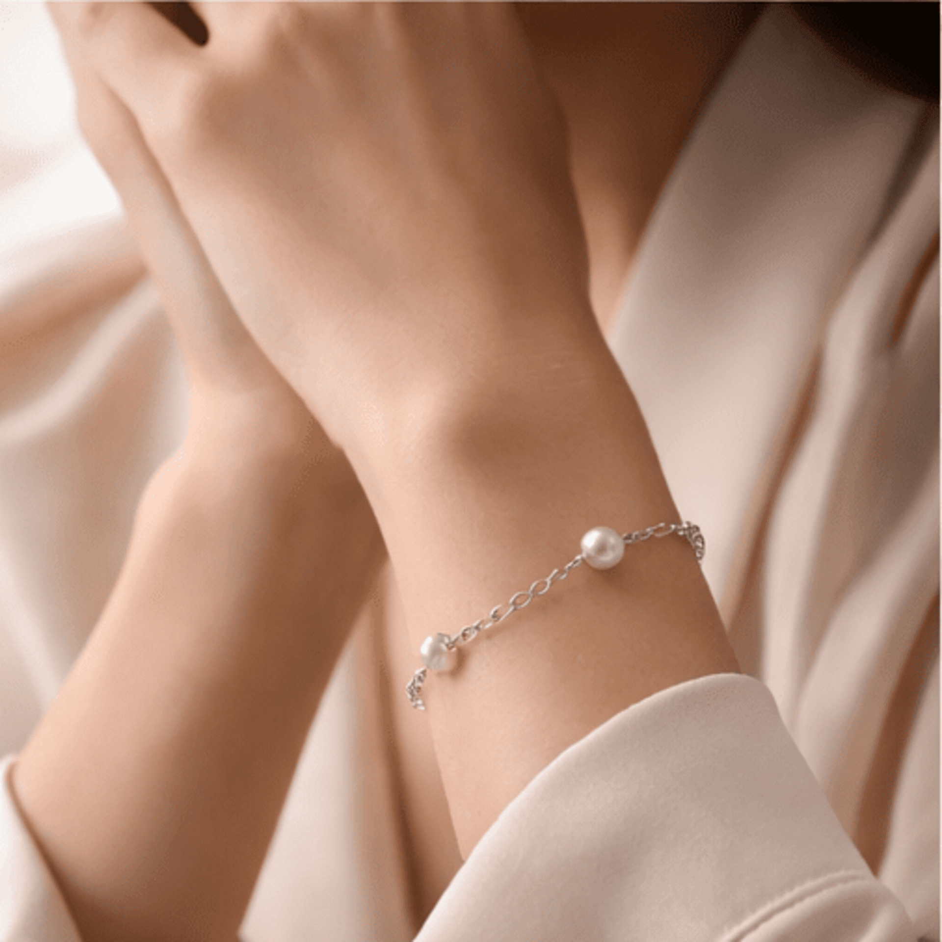 Crystal Pearl Line – Pulsera Perlas & Brillos - 4