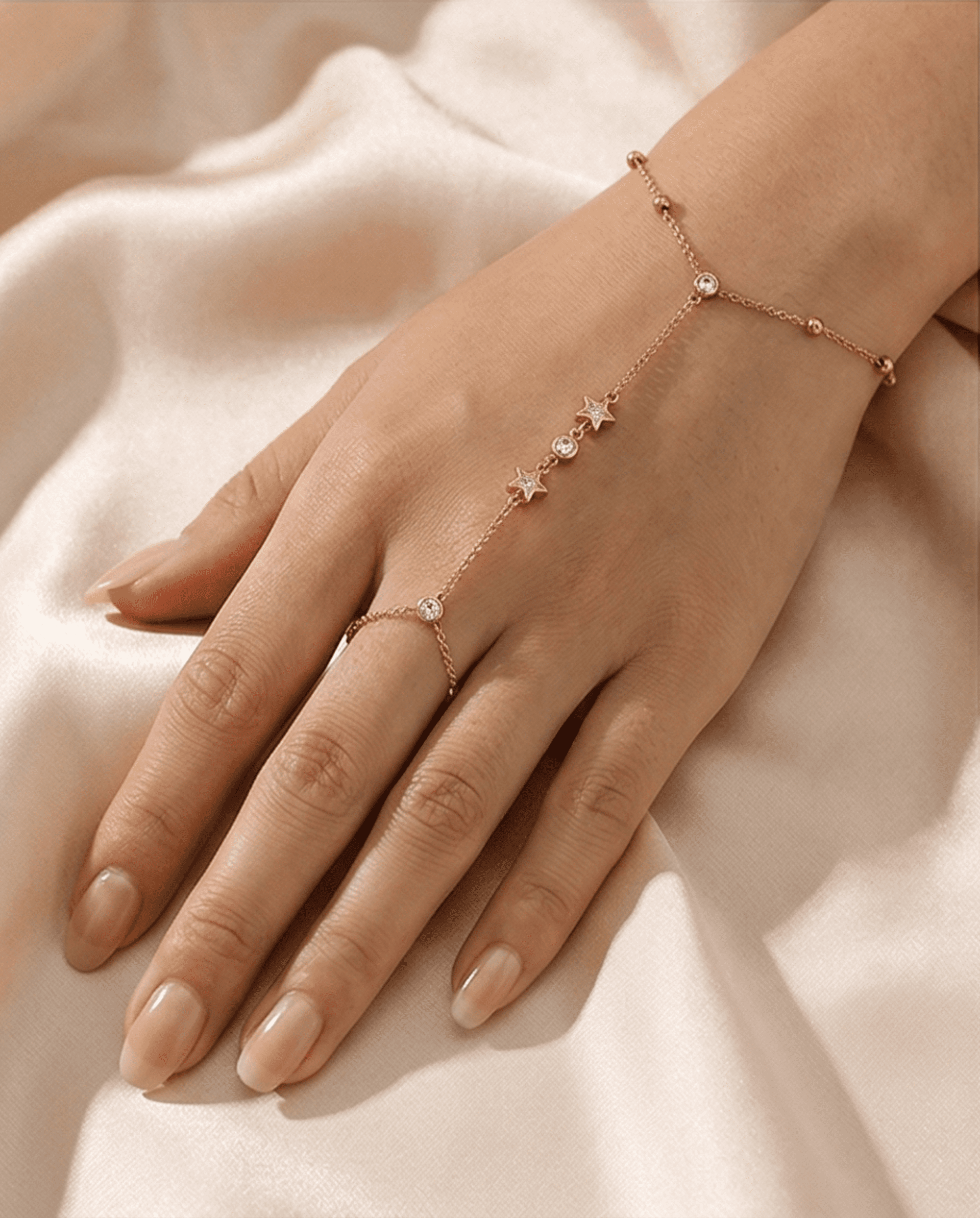 Golden Star Hand Chain – Esclava de Mano Dorada - 1