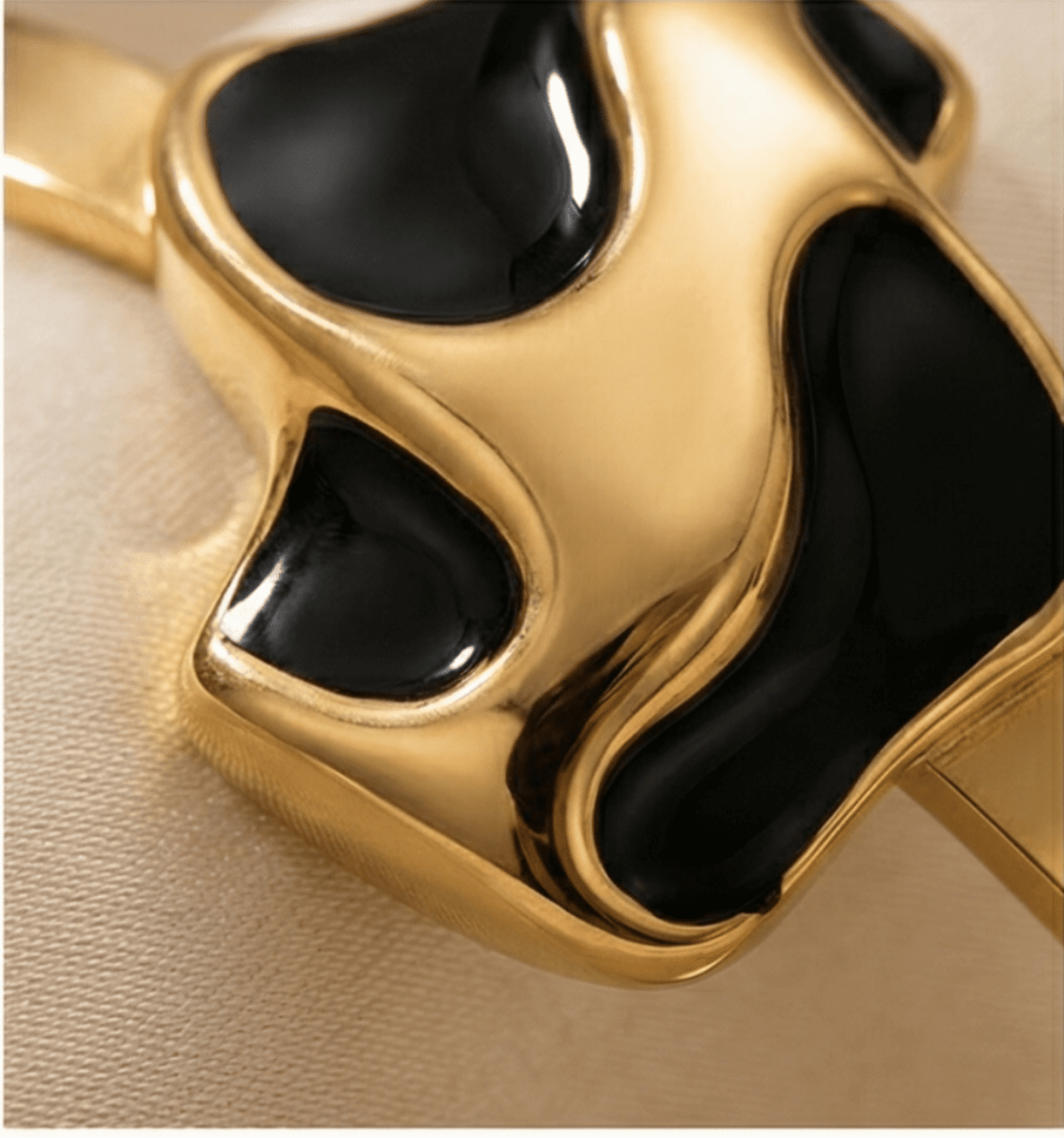 Brazalete Art Décor Negro y Oro - Chapado oro 18klt - 4