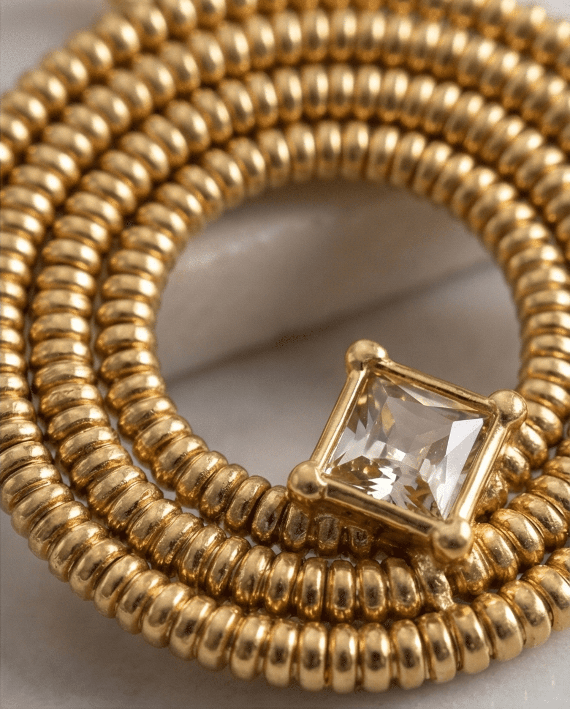 Colgante Círculo Aurelia – Acero Quirúrgico Dorado - 2