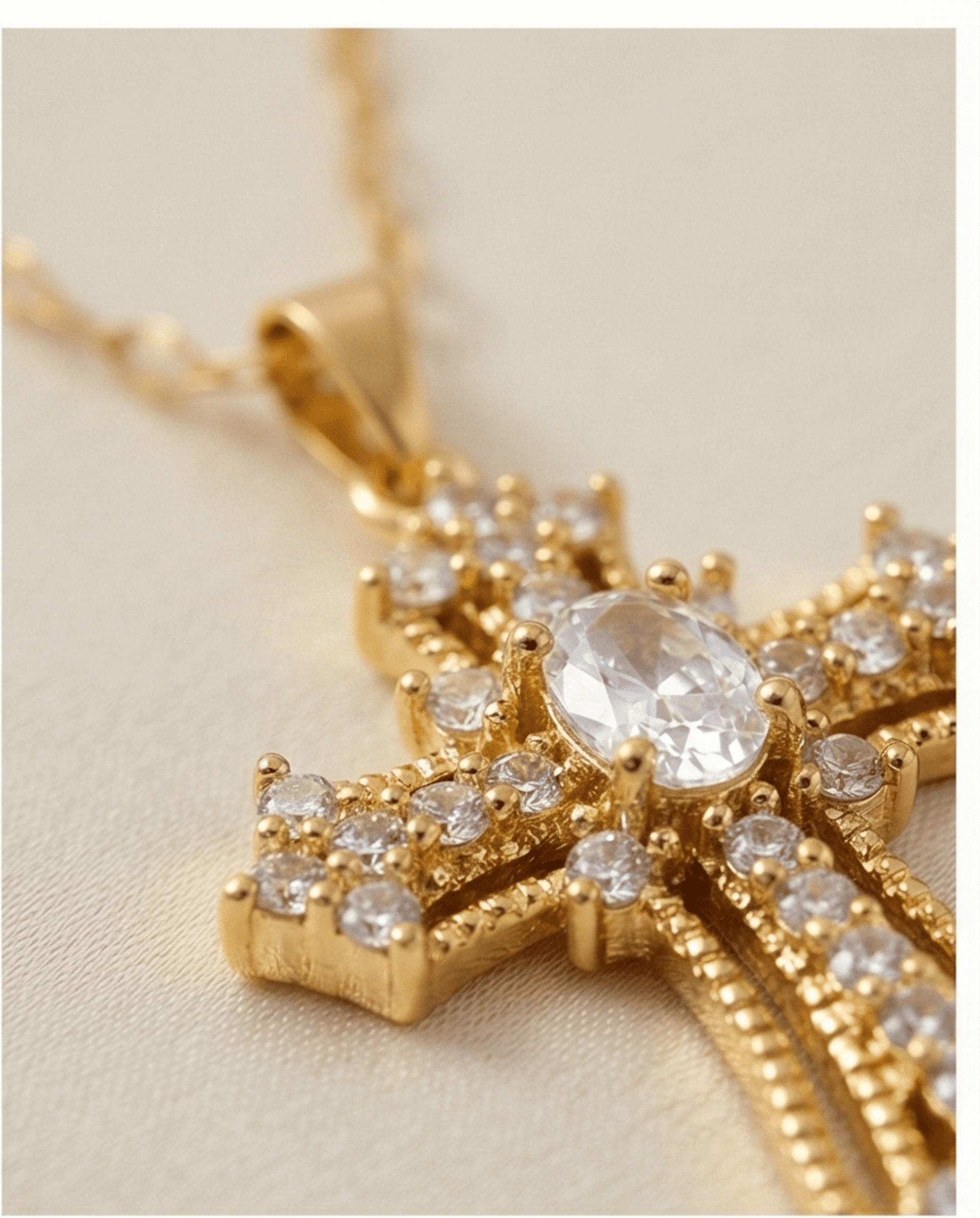 Crucifijo Imperial Luxe con Zirconitas – Oro 18k - 2