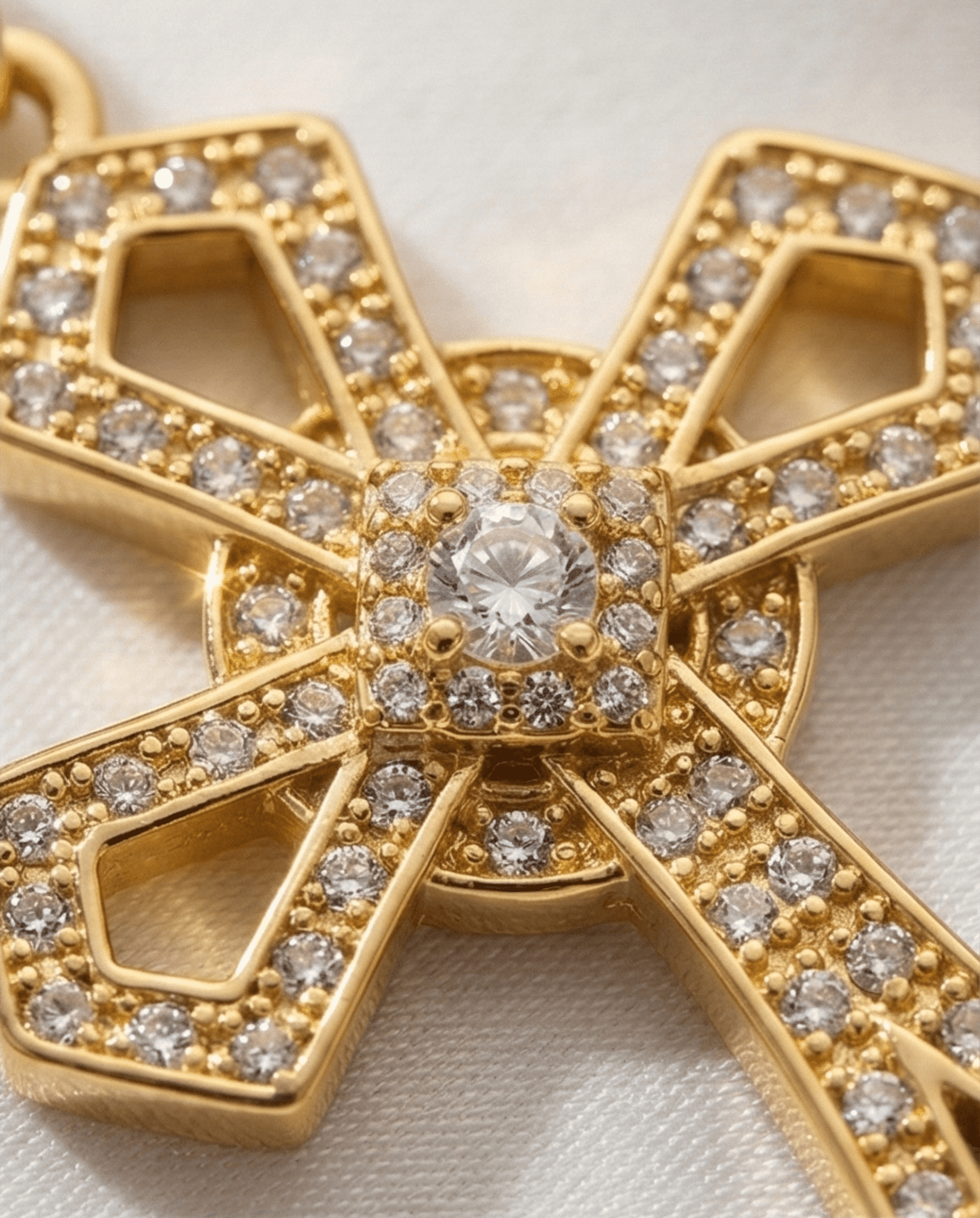 Crucifijo Pavé Luxe Openwork – Oro 18k - 6