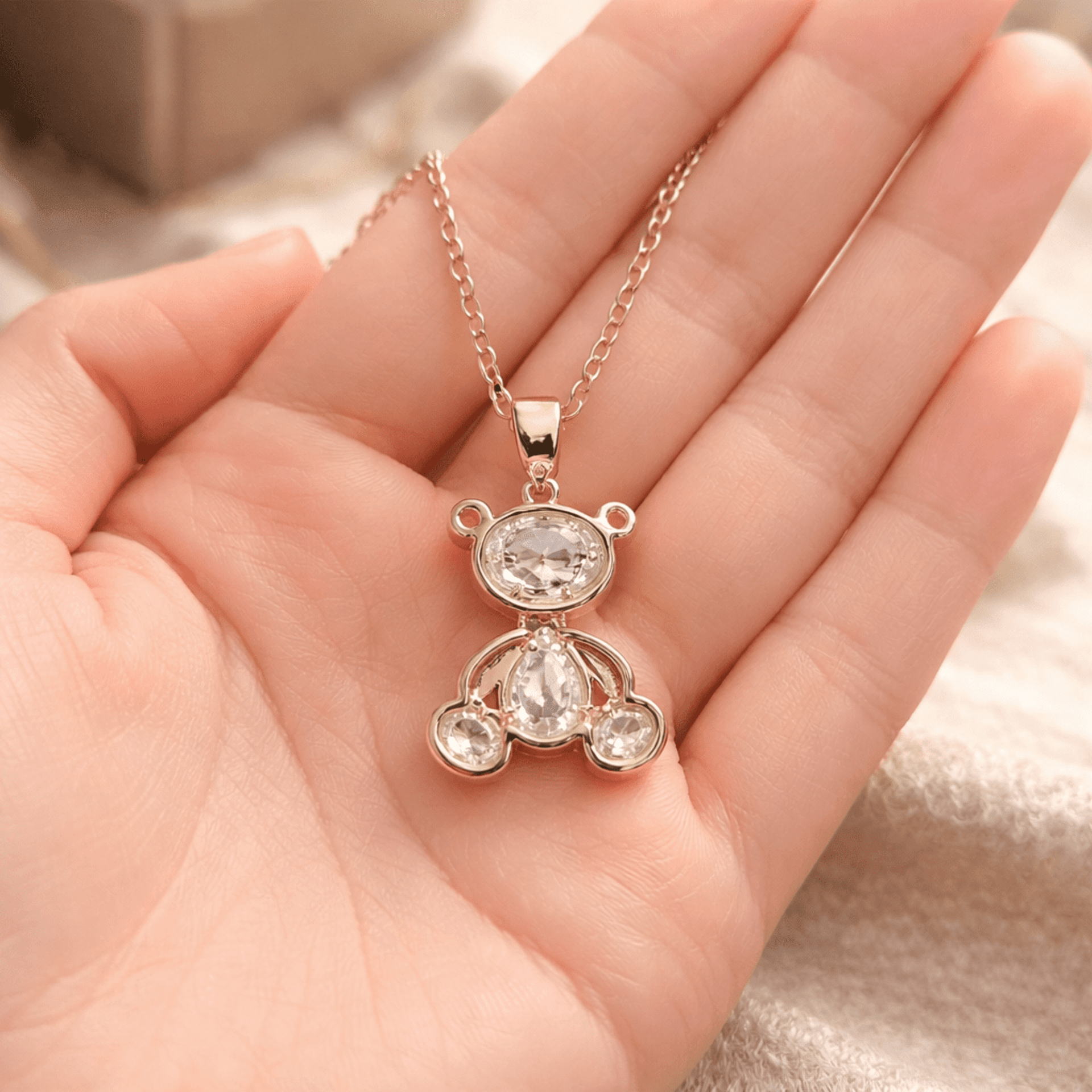 Colgante Osito Teddy con Cristales Brillantes – Acero Quirúrgico Chapado en Oro - 3