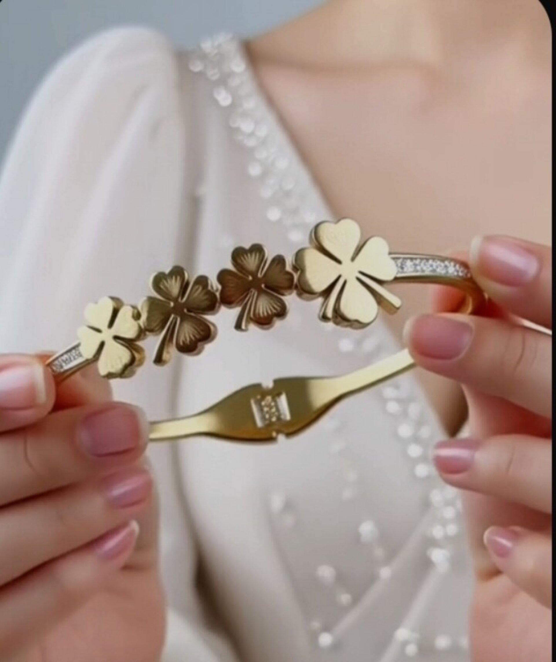 Brazalete Tréboles – Acero Quirúrgico chapado en oro 18klt - 3