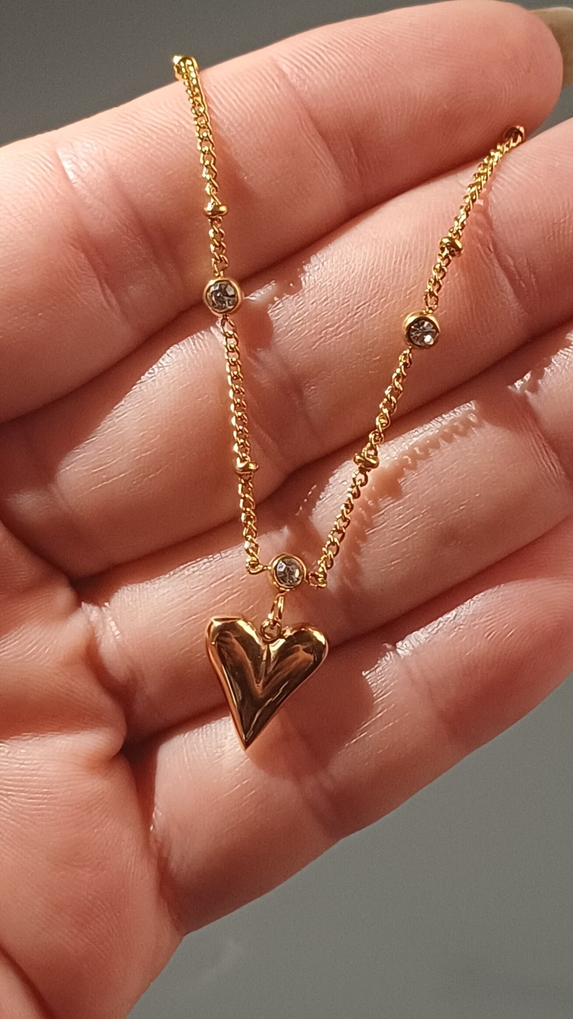 Pulsera tobilleras de acero dorado con corazón y circonitas – Joyería elegante - 2