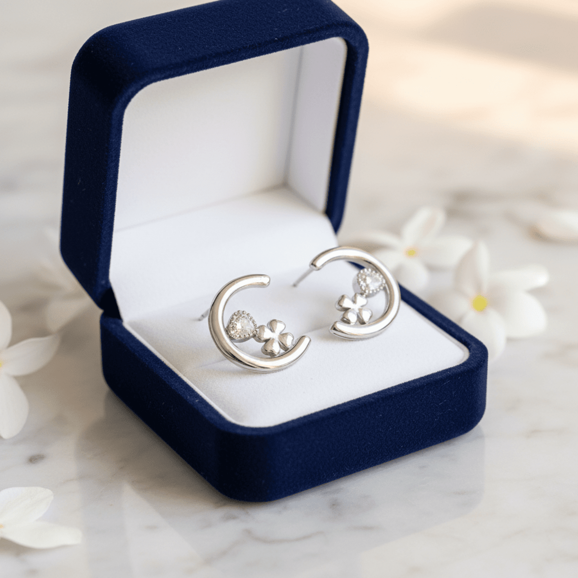 Pendientes de acero quirúrgico con trébol y circonita | Elegantes hipoalergénico - 3