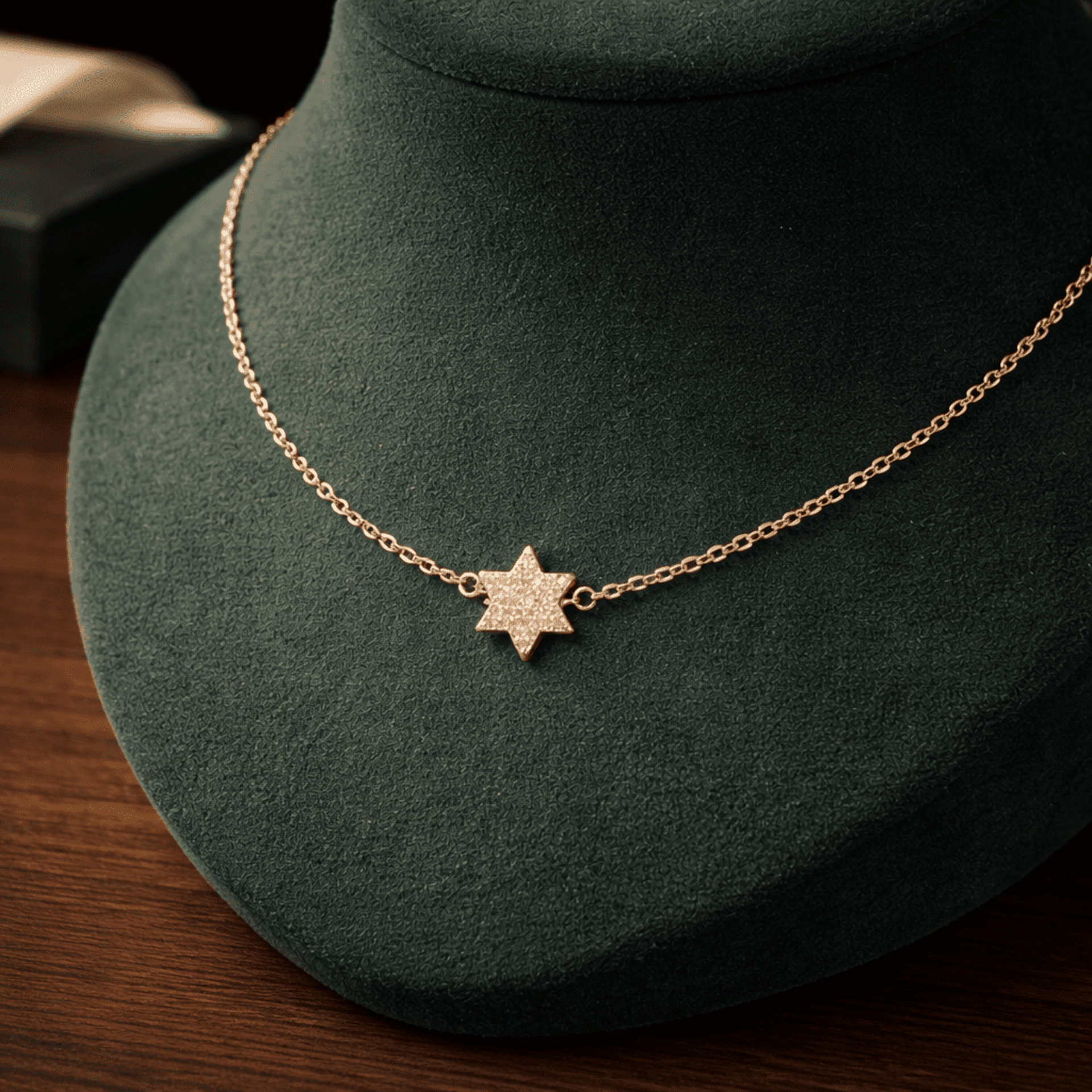 Colgante Estrella Pavé Minimalista – Acero Quirúrgico Chapado en Oro 18K - 3