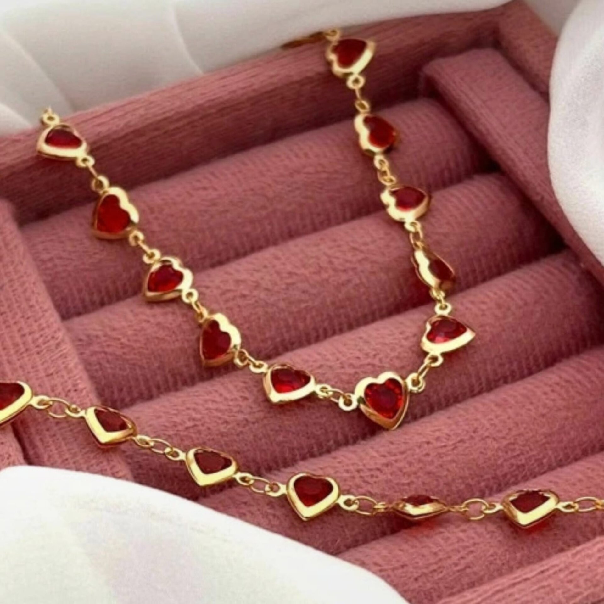 Collar Corazones Dorado Rojo – Colección Amor Eterno (con pulsera a juego) - 5