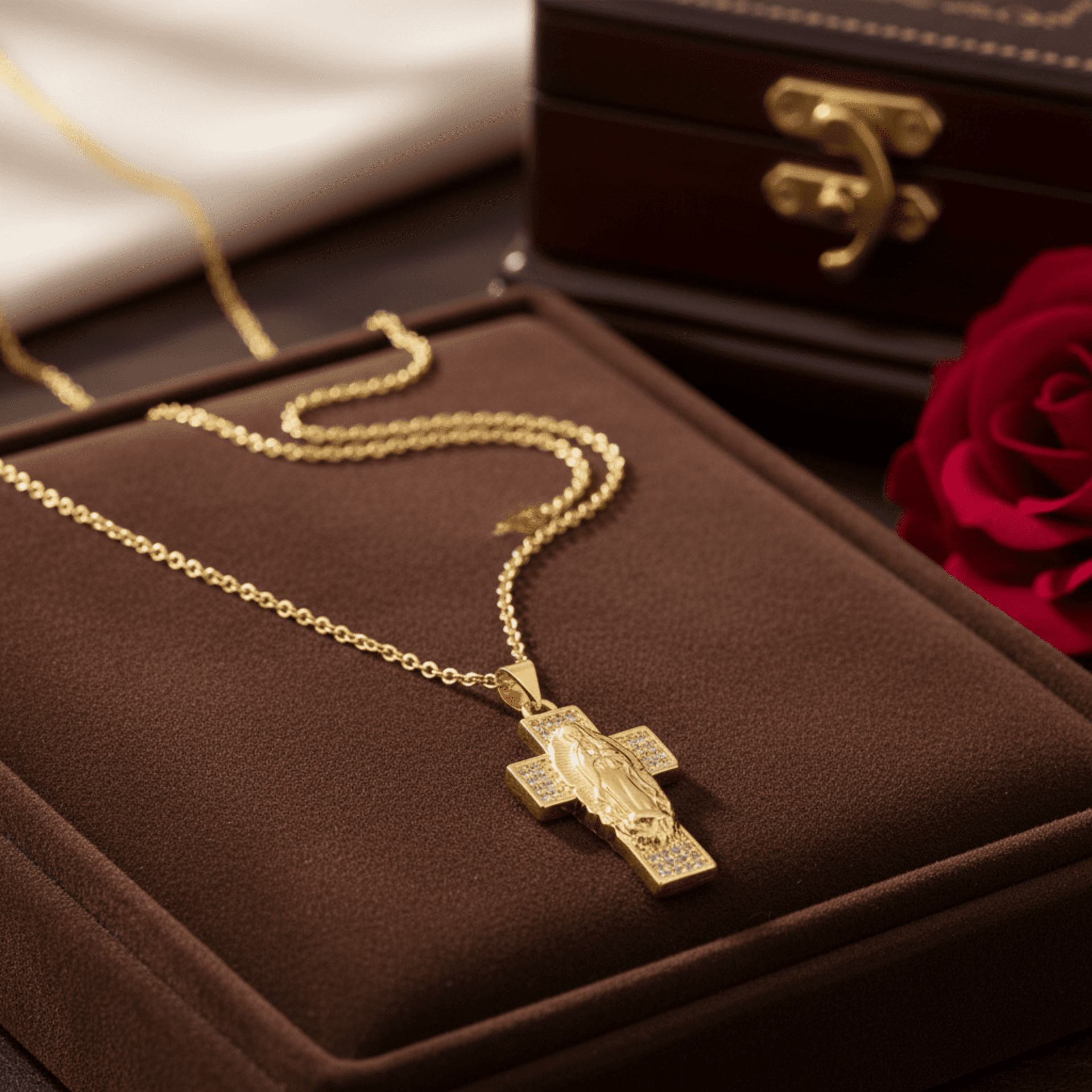 Collar Cruz Dorada – Acero Quirúrgico Chapado en Oro 18K - 2