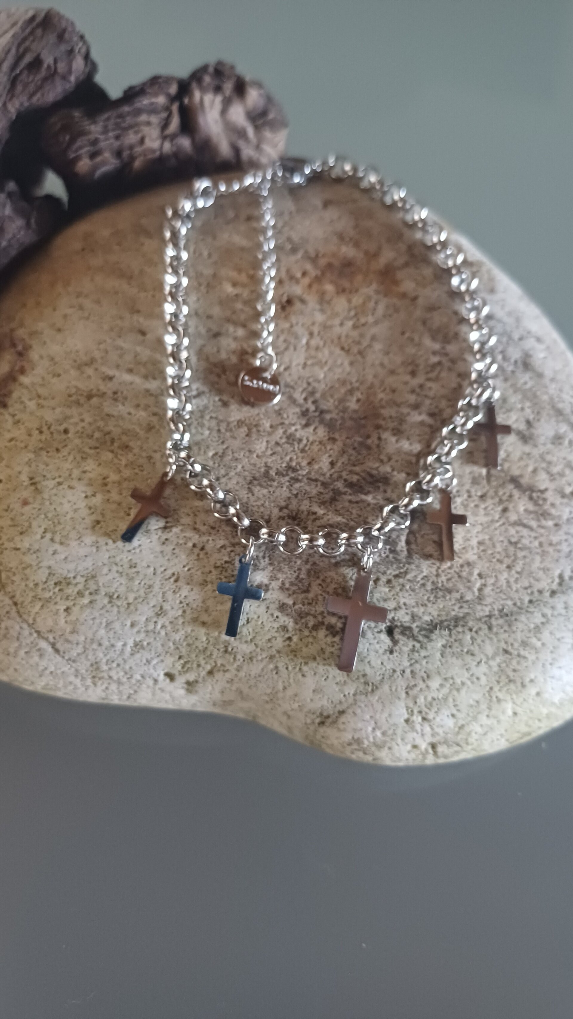 Pulsera Faith – Acero Quirúrgico con Cruces - 2