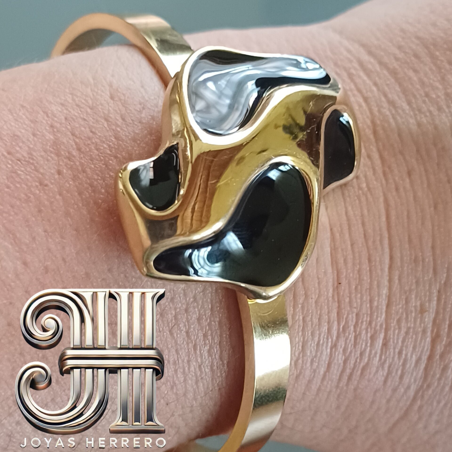 Brazalete Art Décor Negro y Oro - 2
